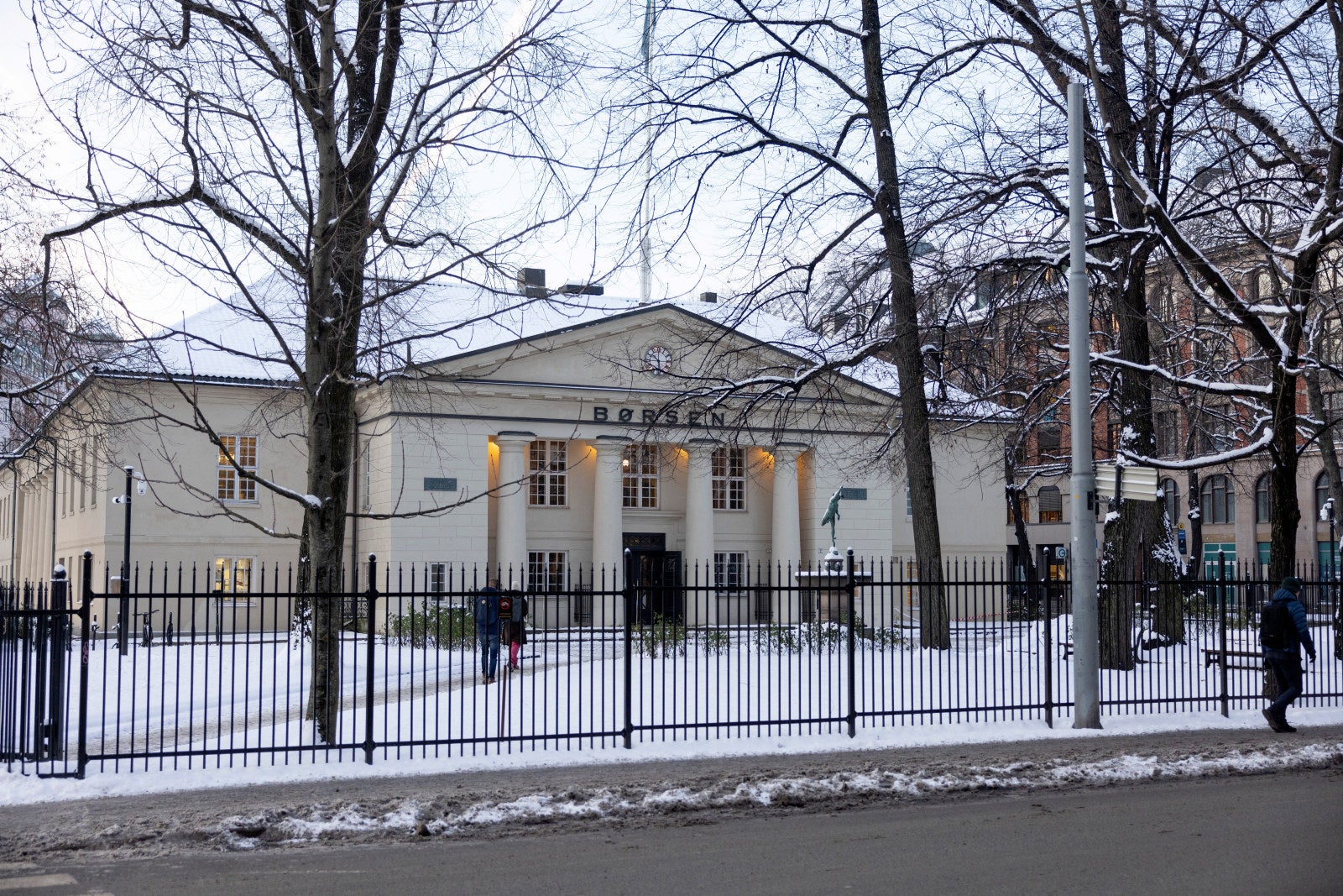Han spådde oljeaksjer ned 20 prosent – hovedmotoren på Oslo Børs er ned ...