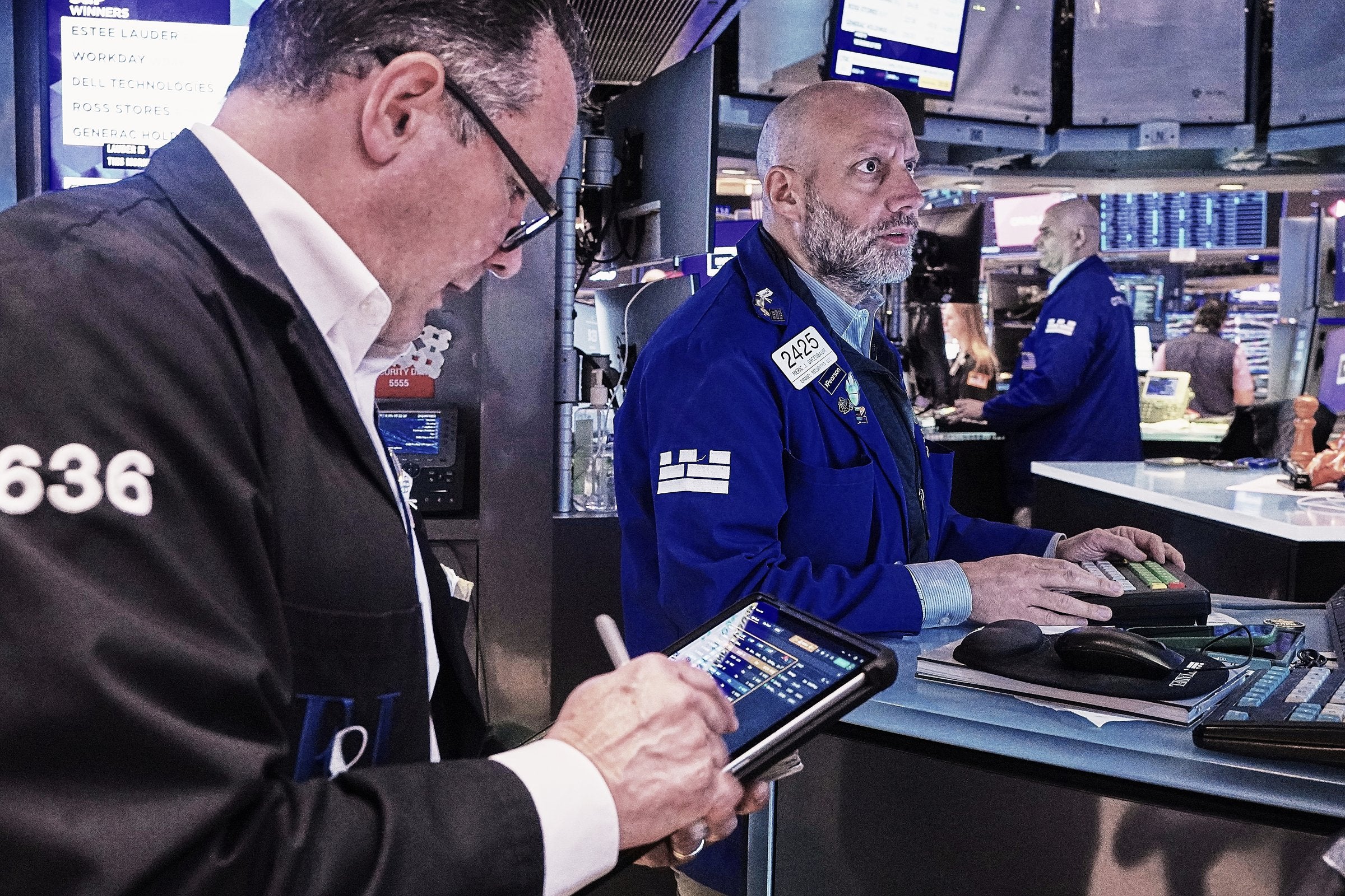 Wall Street rir vill tekbølge – sentralbank advarer om brå korreksjon