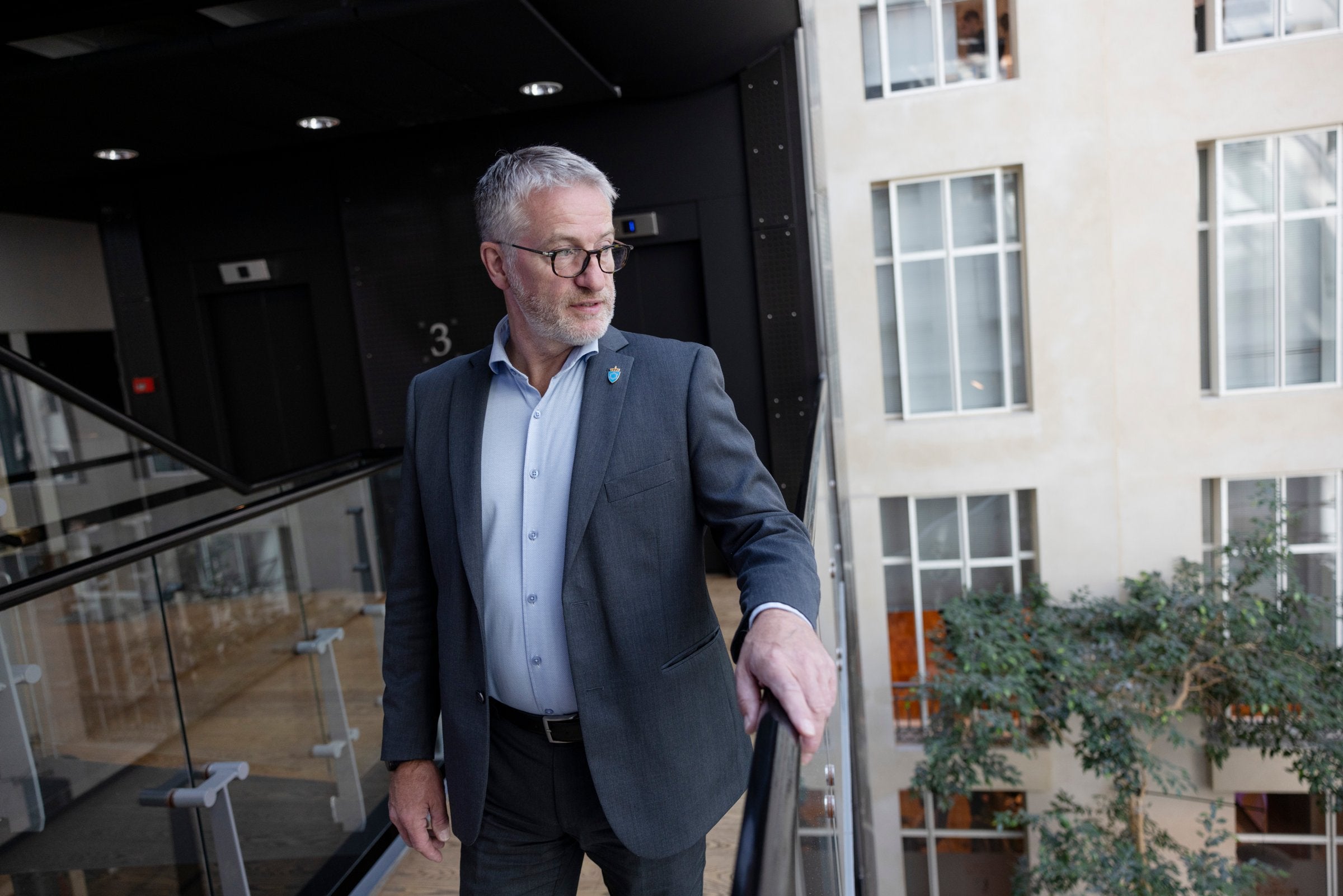 Omplasserer sjefen for Forsvarsbygg etter overskridelser