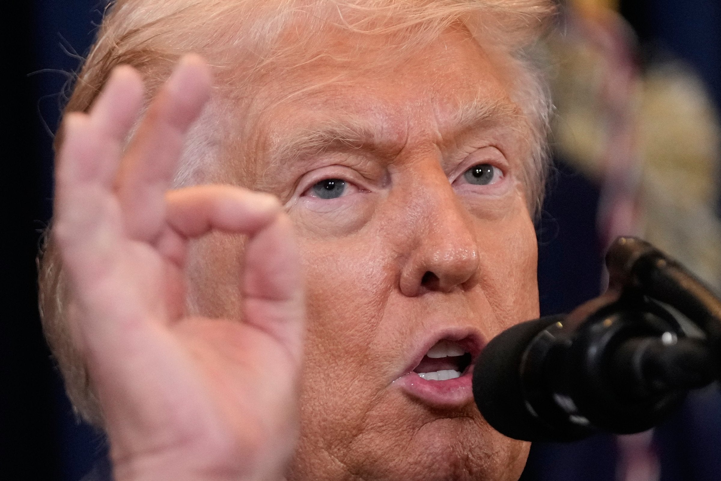 Oljeprisen fortsetter å falle etter ytterligere Trump-uttalelser