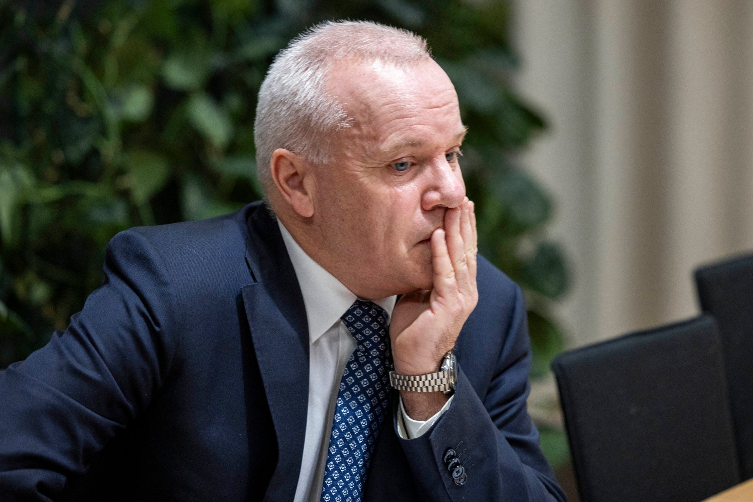 Om han ikke skjønte det før – nå innser Opedal han må ha en hånd på ...