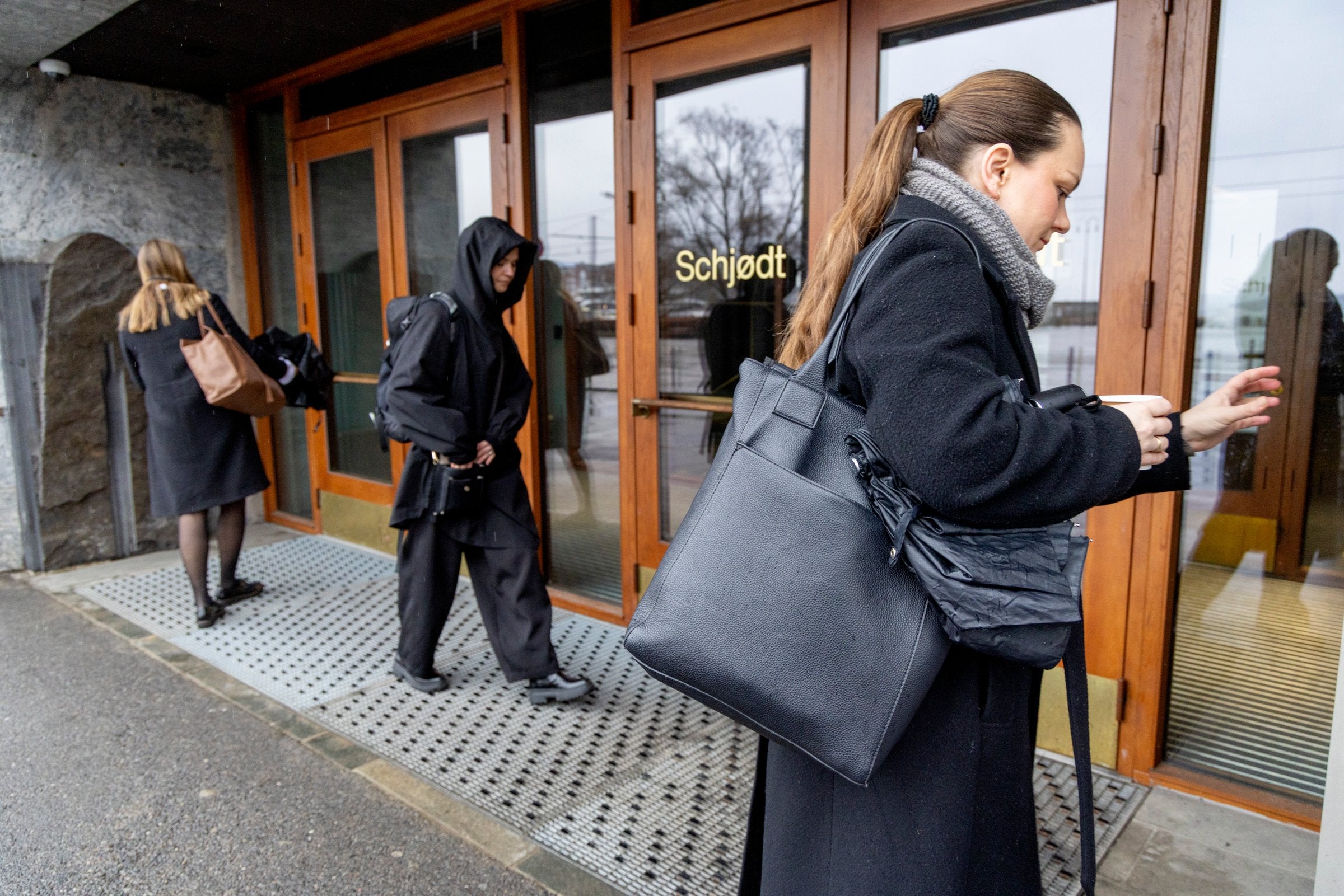 Her går tilsynet inn dørene hos Schjødt