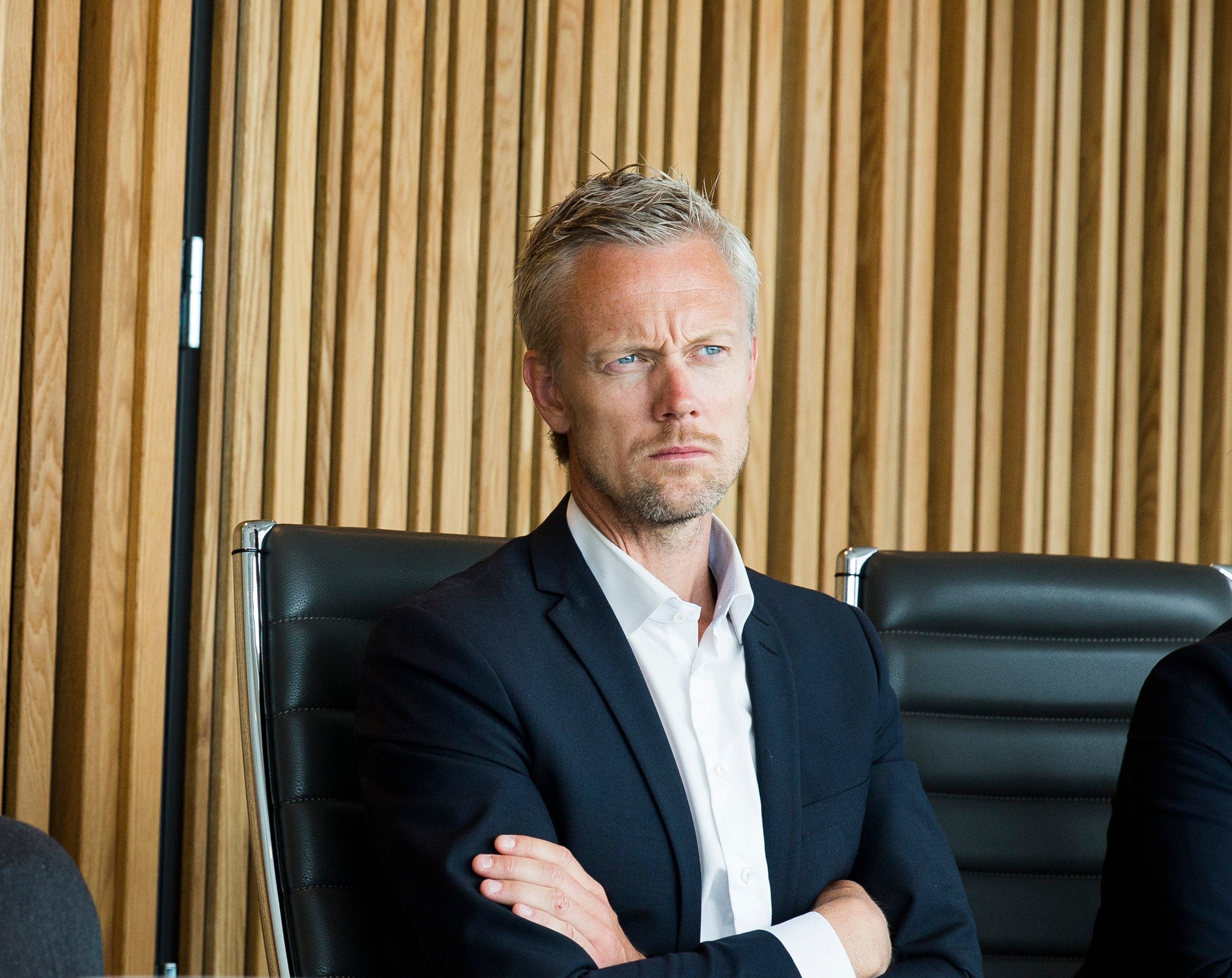 Angrende banksjef trekker seg