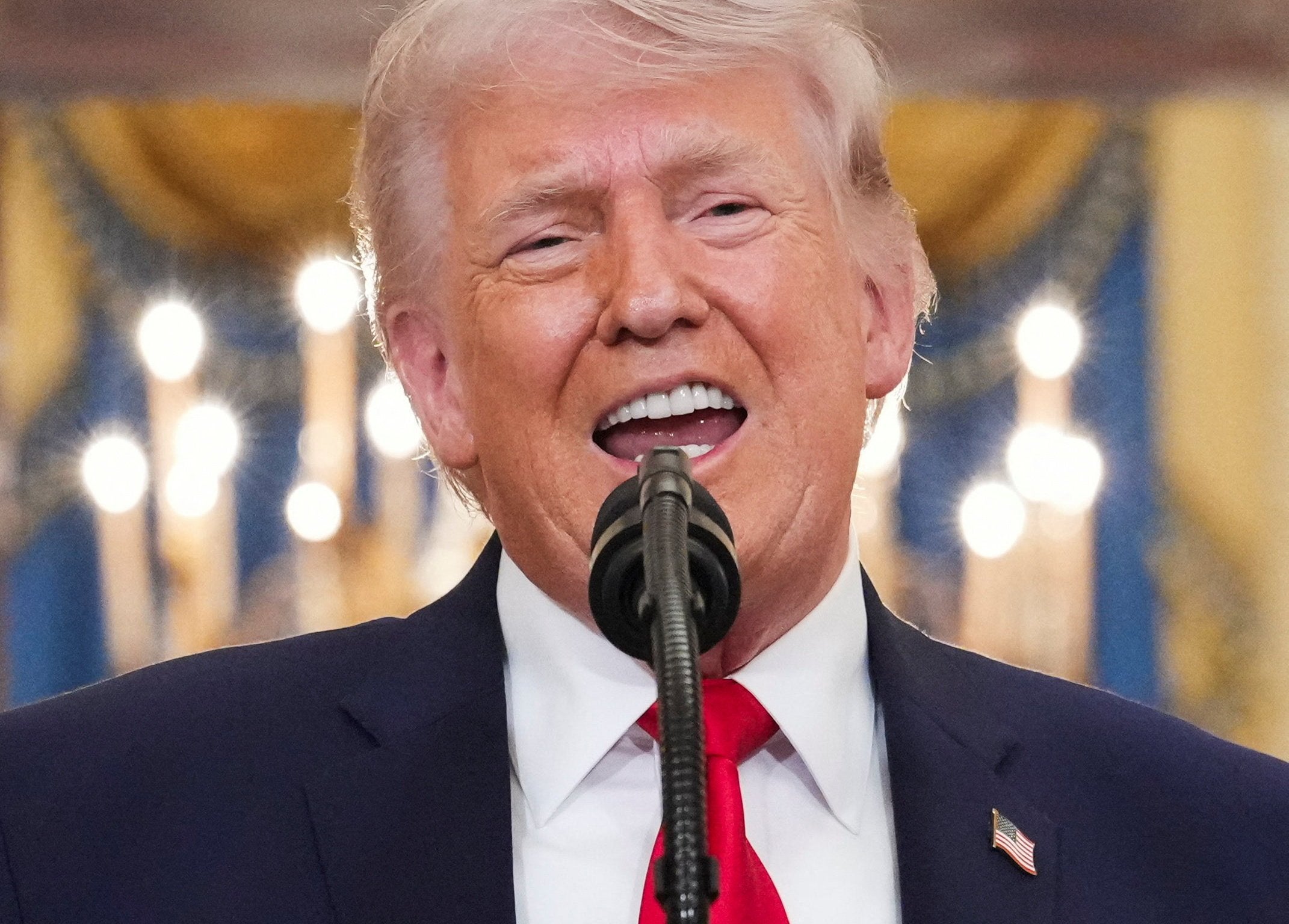 Trump: Broer og kraftstasjoner i Iran skal bombes