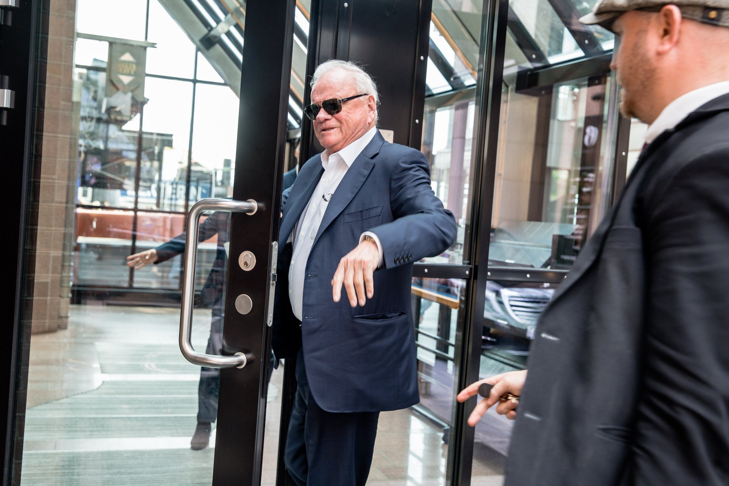 Bloomberg: John Fredriksen-selskap kreves for én milliard dollar av eks-ansatte