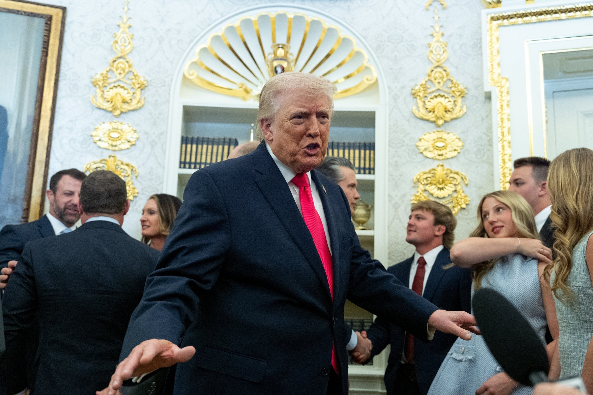 Trump sier han har fått en dyr gave som viser at Iran vil ha fredsavtale