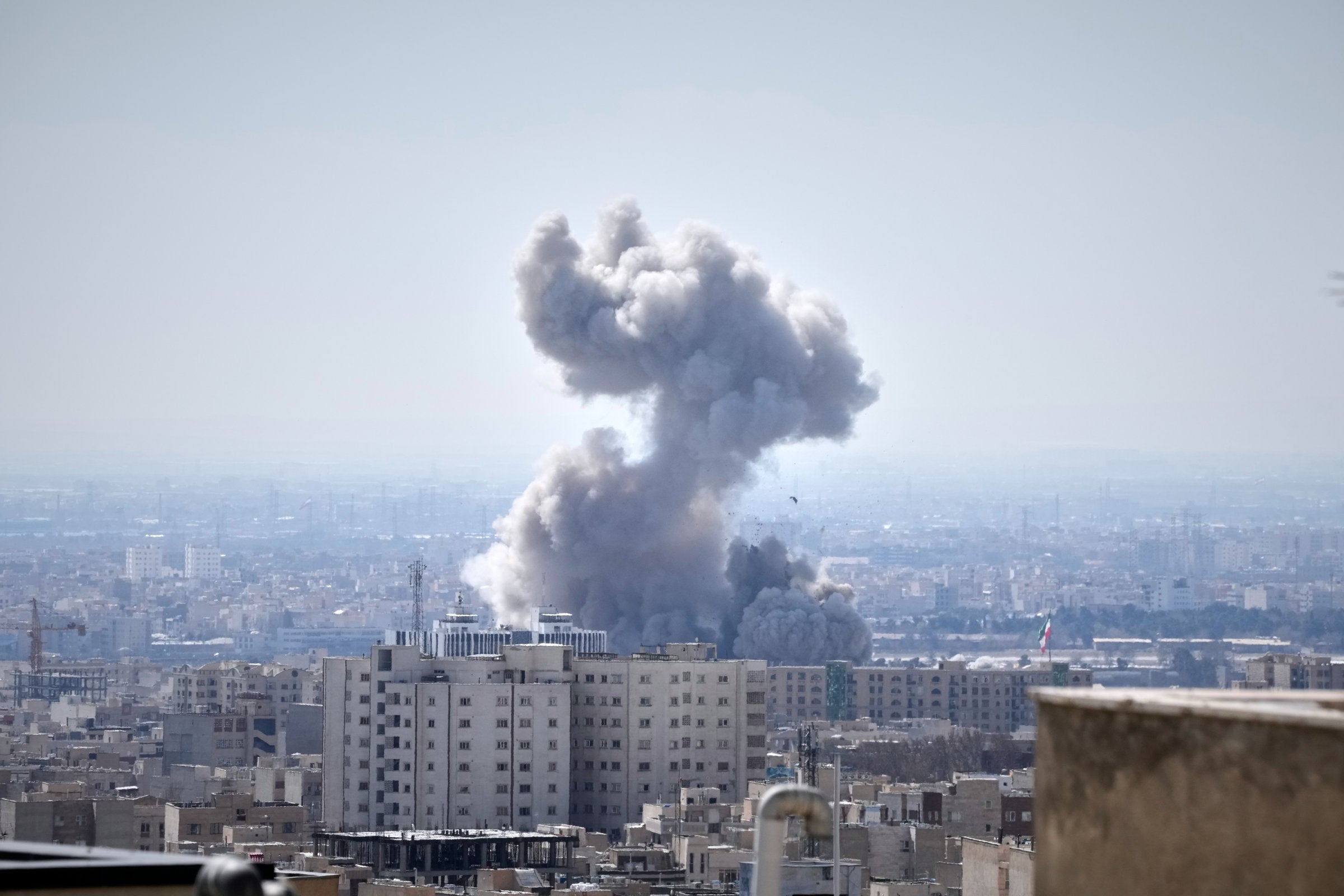 Massiv eksplosjon i sentrum av Teheran