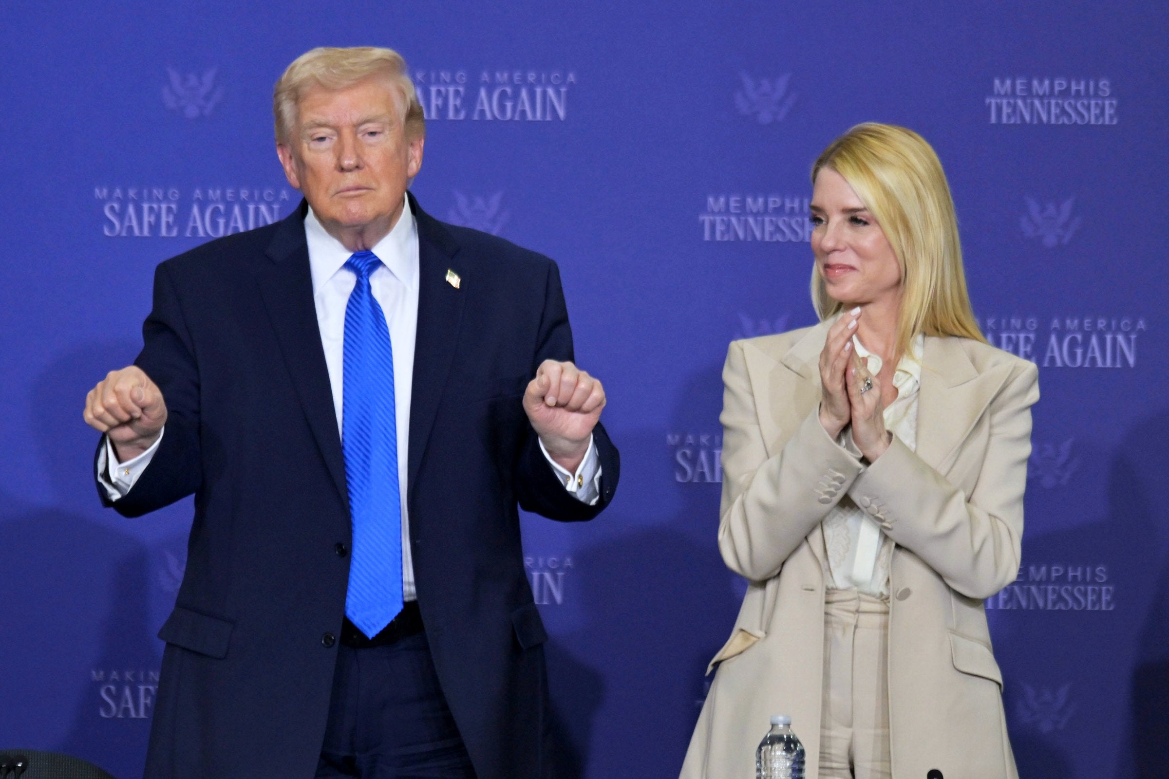 Medier: Trump har sparket justisminister Pam Bondi