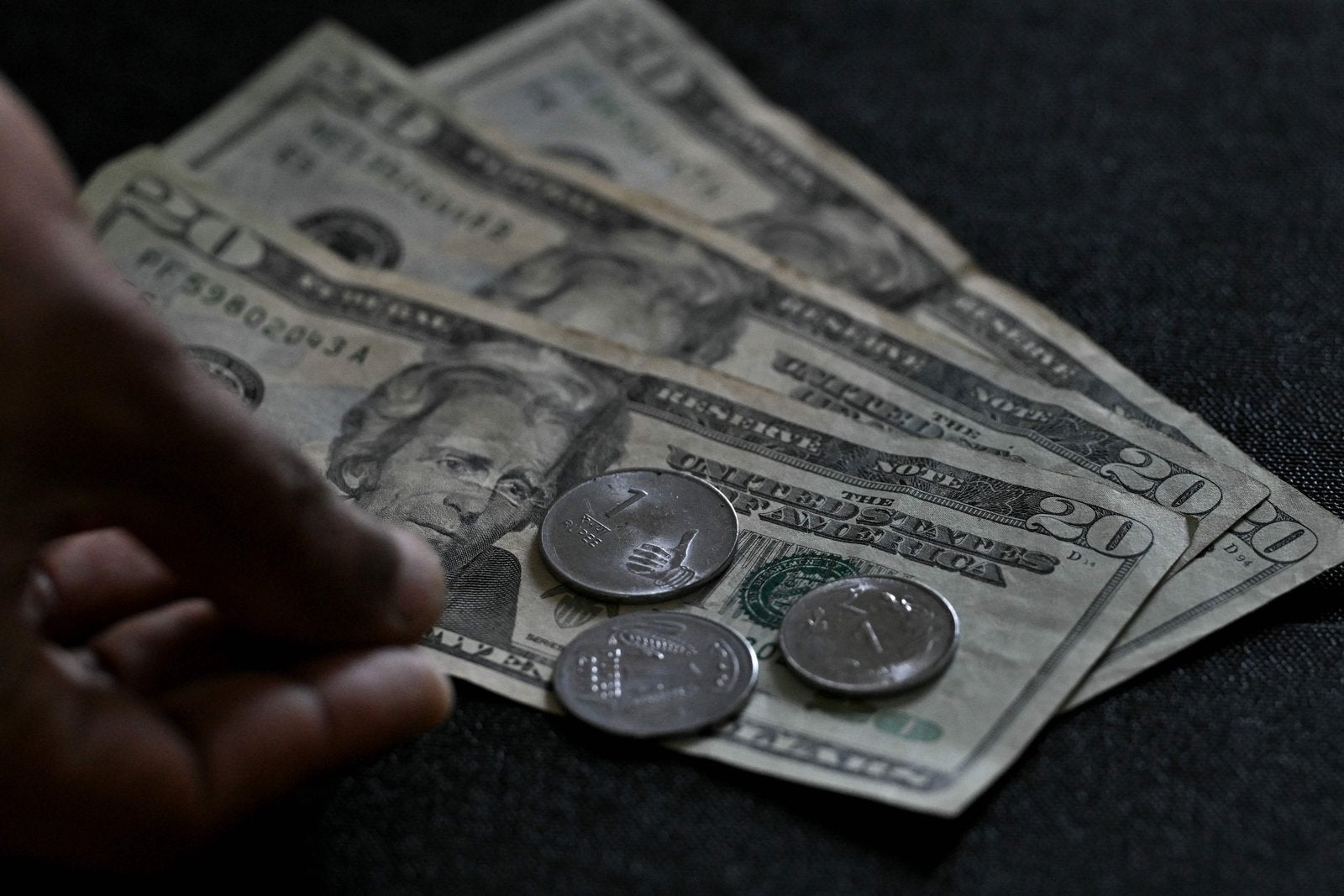 Rentene stiger og dollaren stuper