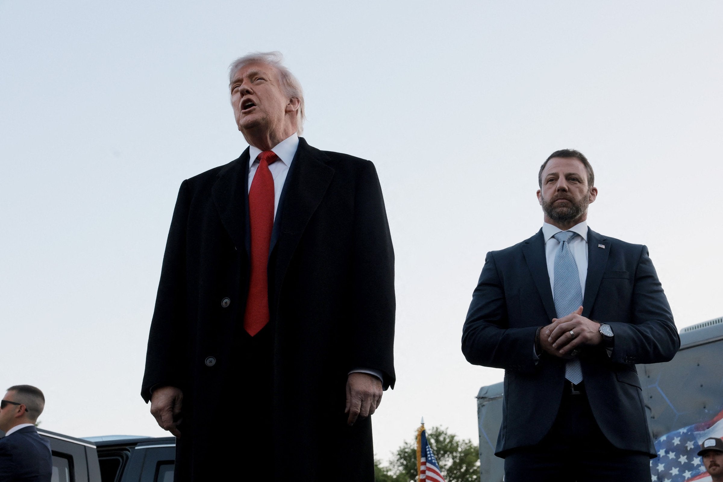 Trump om nye angrep i Hormuzstredet: – Bare et lite «kjærlighetsklapp»