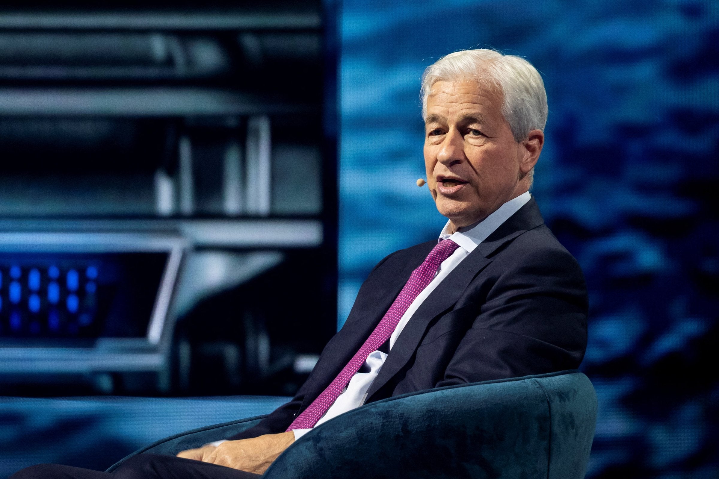 Verdens mektigste banktopp advarer mot &laquo;dumme penger&raquo;: &ndash; Pass p&aring;!