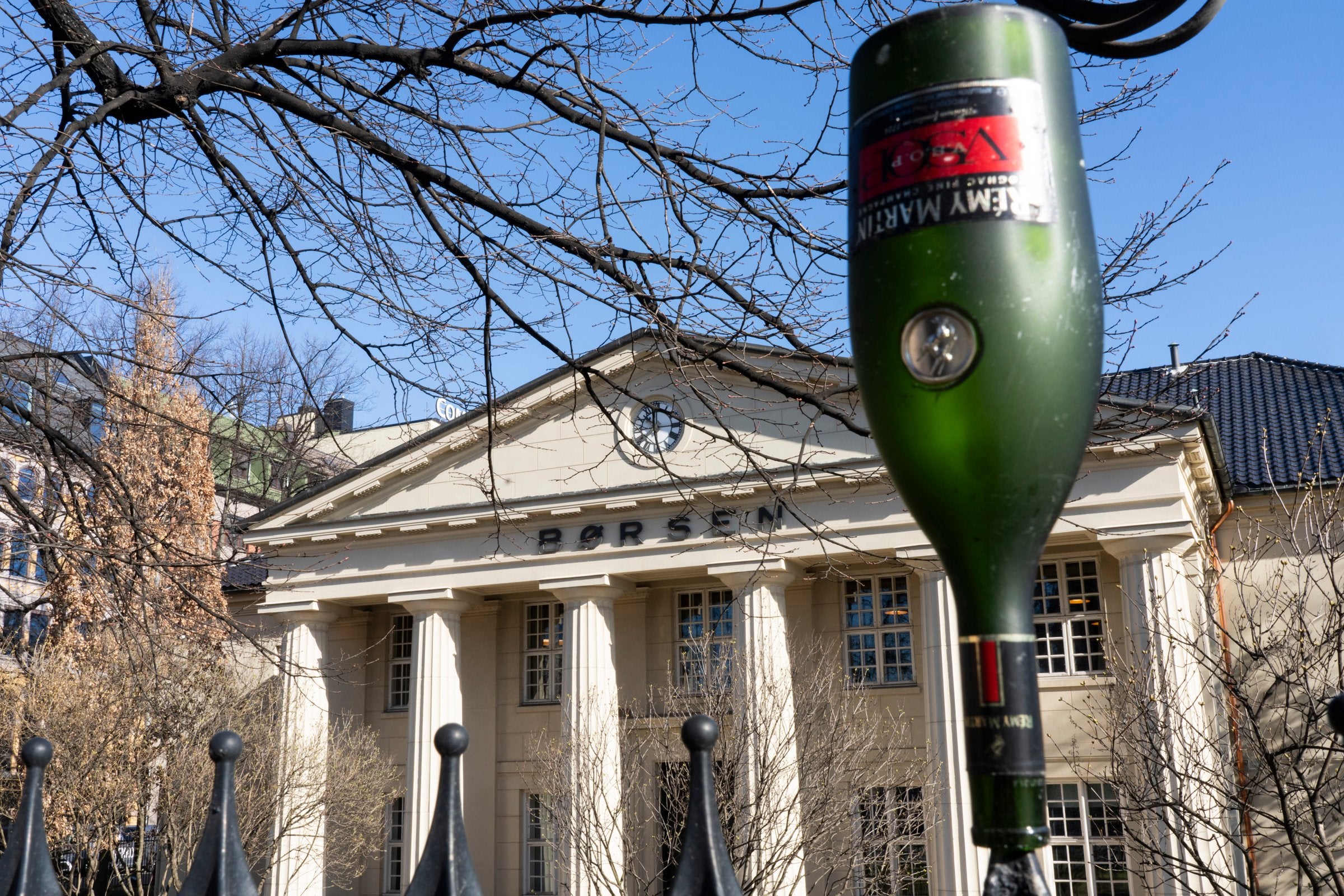 Oslo Børs faller – forvalter er spent på selskapenes utsikter