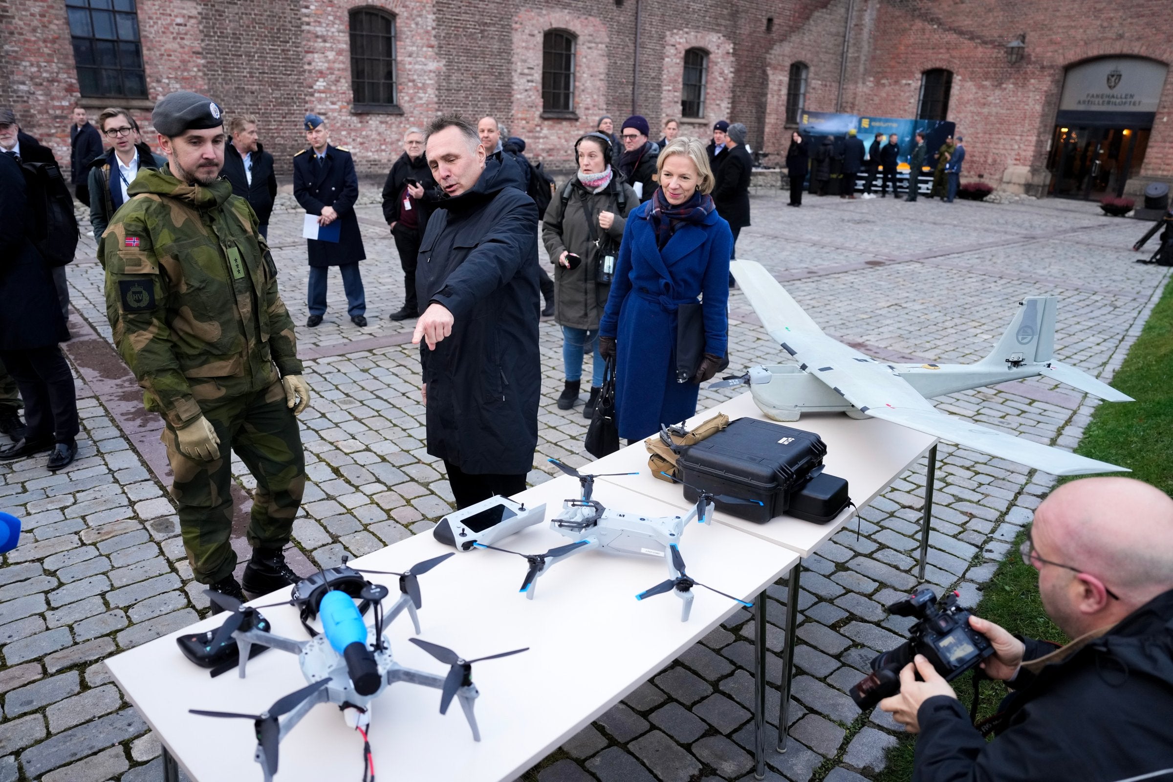 Droneselskapet til eks-offiser har fått forsvarsavtaler verdt titalls millioner uten anbud