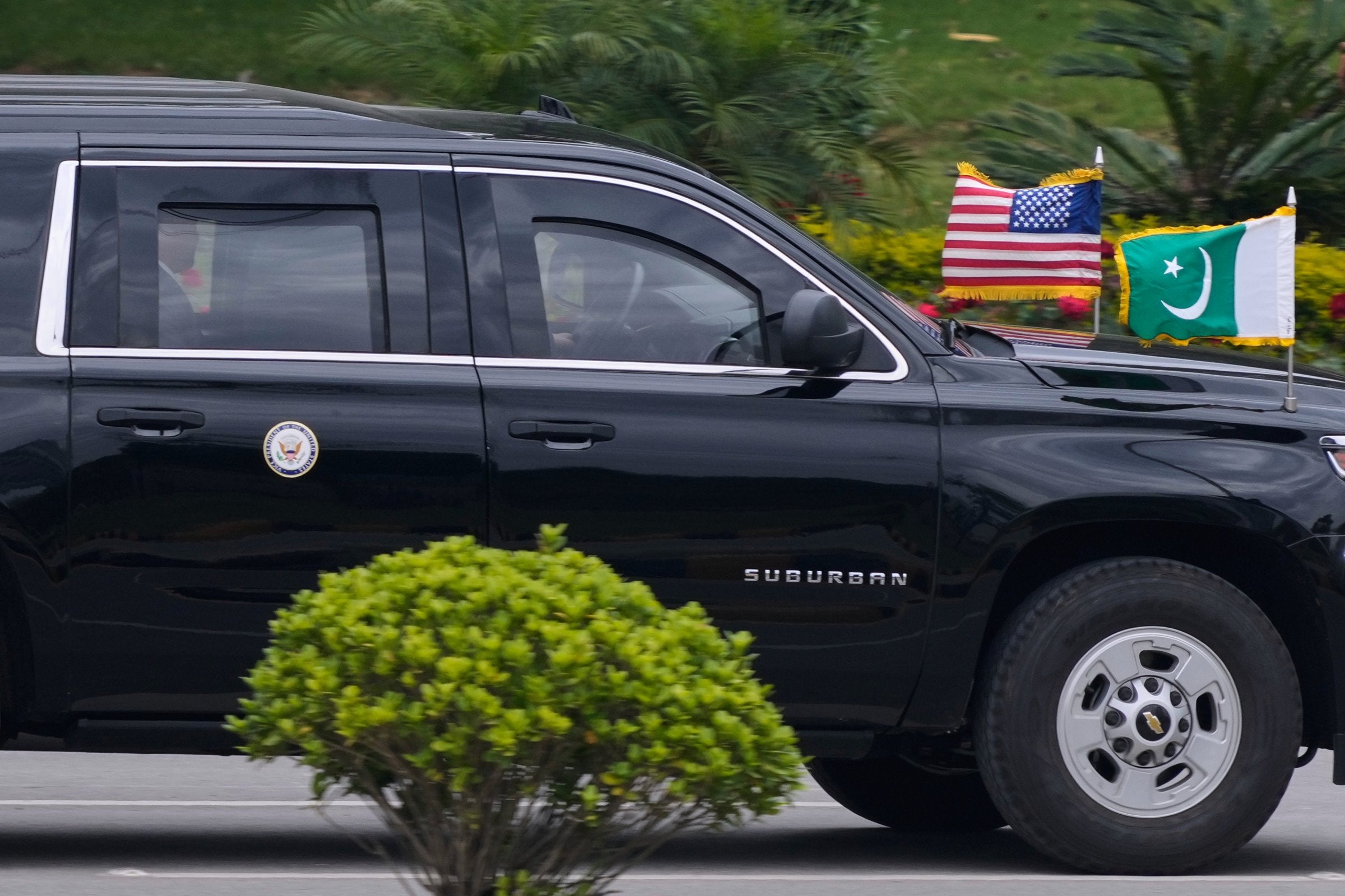 Vance har landet i Islamabad – stor mistillit før Iran-samtaler