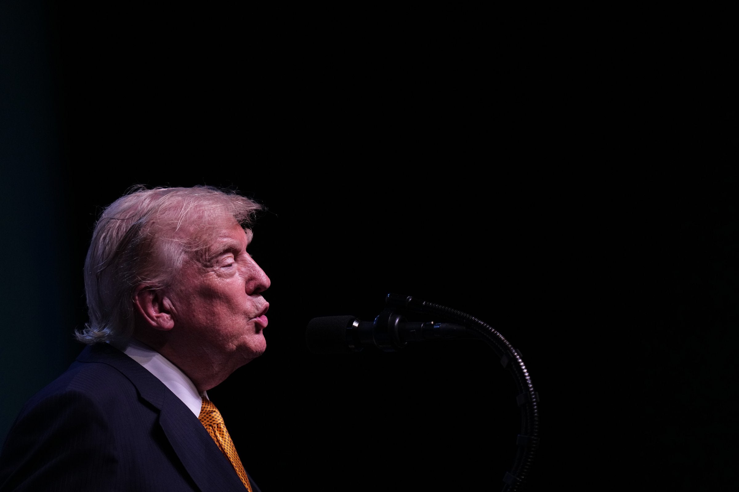 Trump sier USA skal fortsette samtaler med Iran – våpenhvilen er over