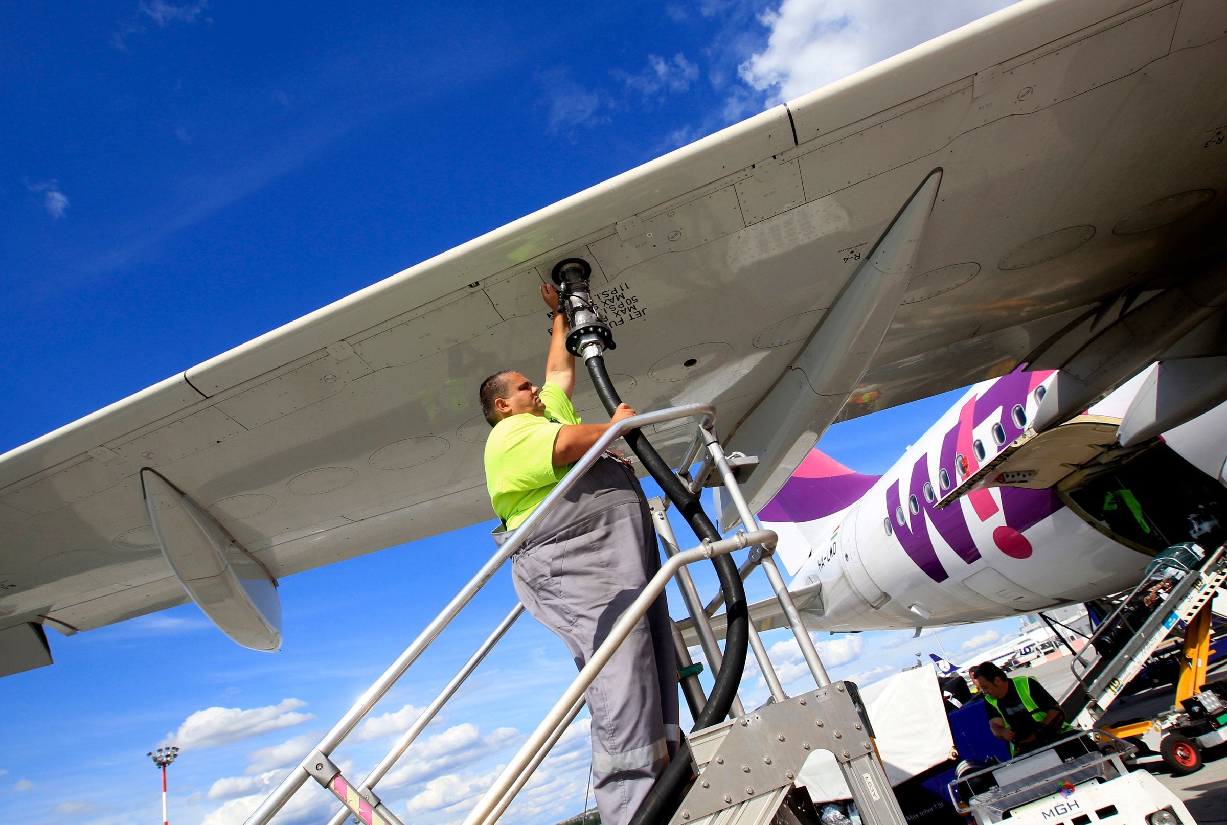 Varsler dyrere flyreiser – kan ikke skyve alt over på passasjerene