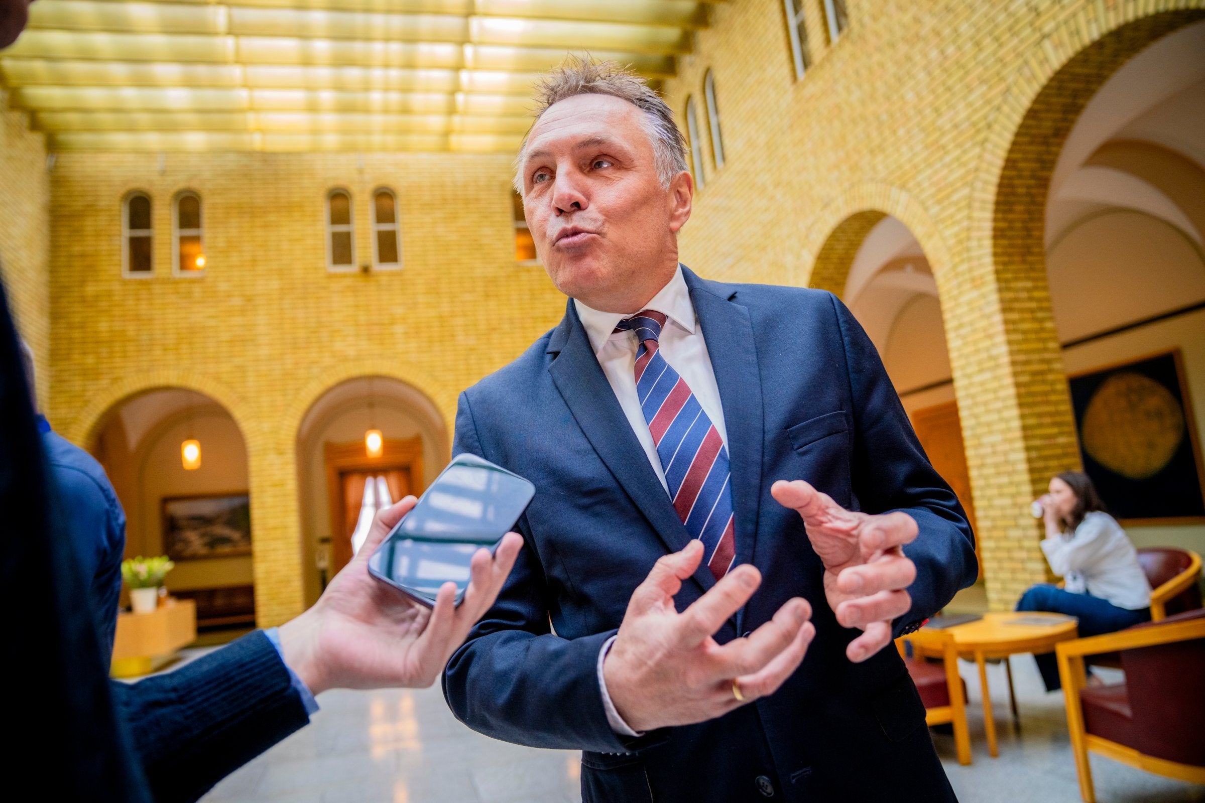 Forsvarsministeren om avsløringene: – Vi styrer på den måten vi skal styre