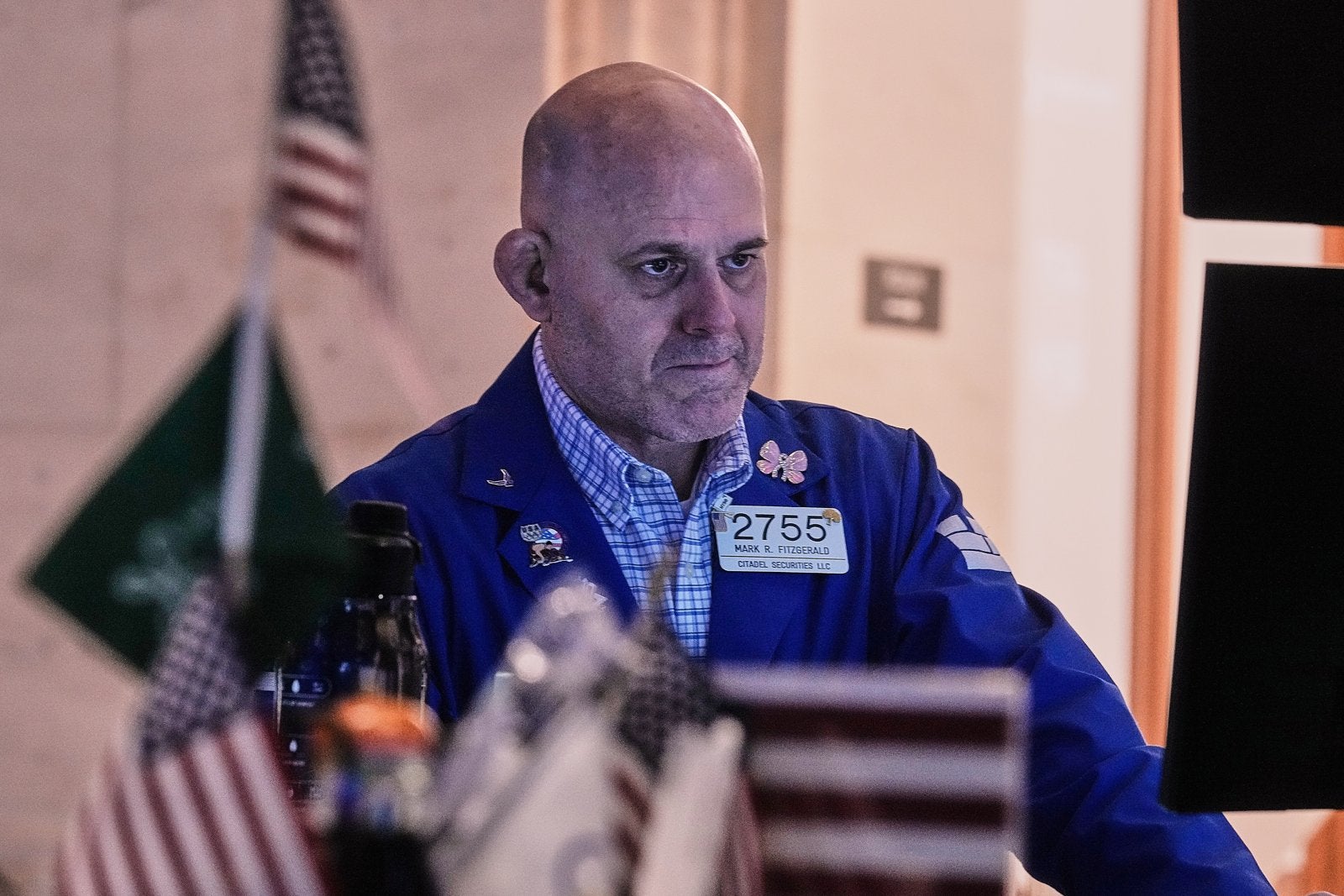 Uro i markedene etter Trumps toll-trusler – Wall Street-futures peker ned