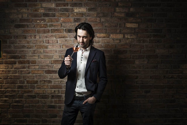 Markens grøde. Andrea Ioppa mistrives i blazer, og skulle ønske han kunne tilbringe all sin tid ute i vinmarkene i Nord-Piemonte. Foto: Luca Kleve-Ruud