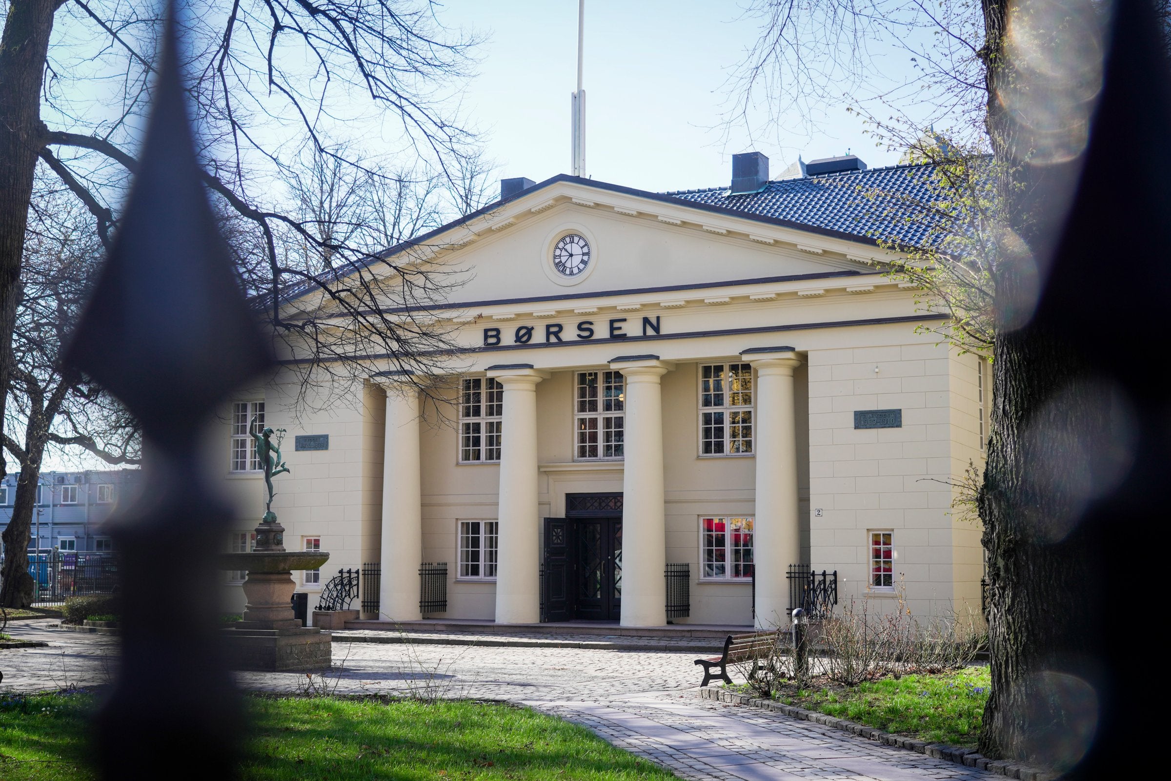 Børsen vingler i starten – oljeaksjene åpner ned