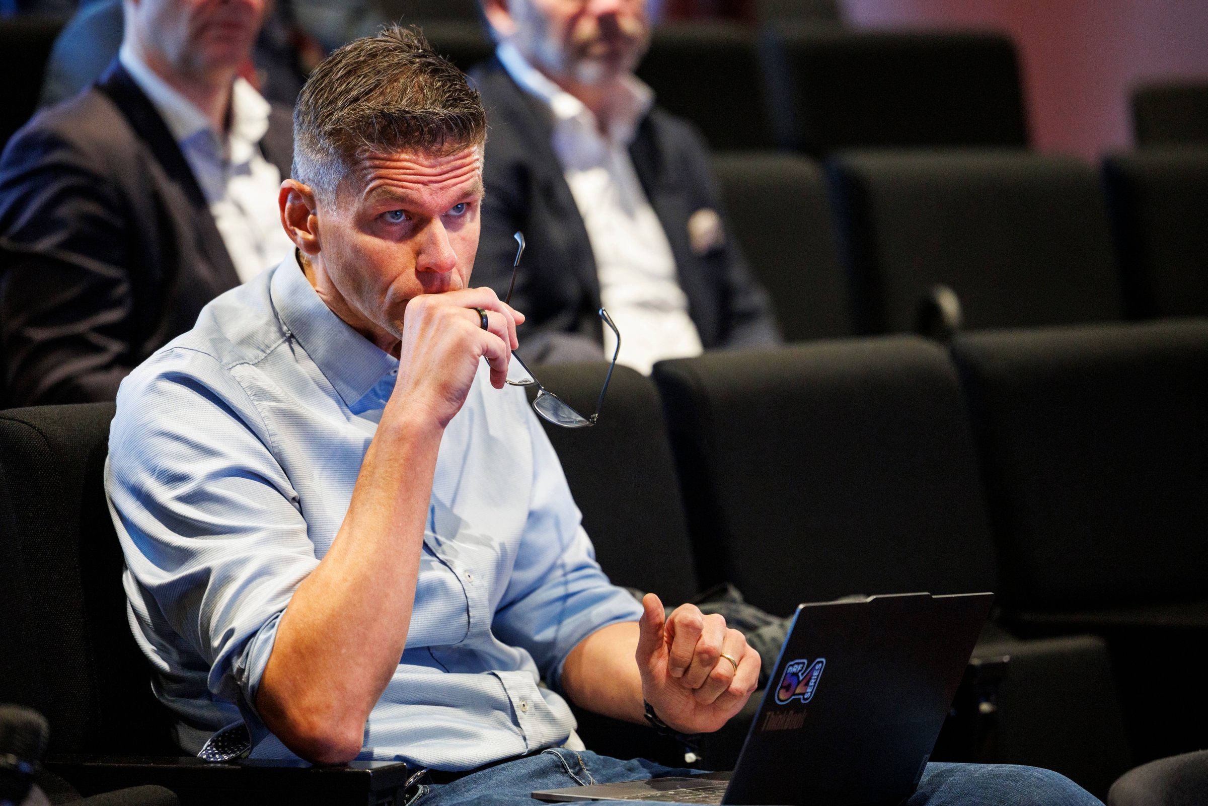 Tveitereid dumper tek-aksjer og bygger seg opp i Sats