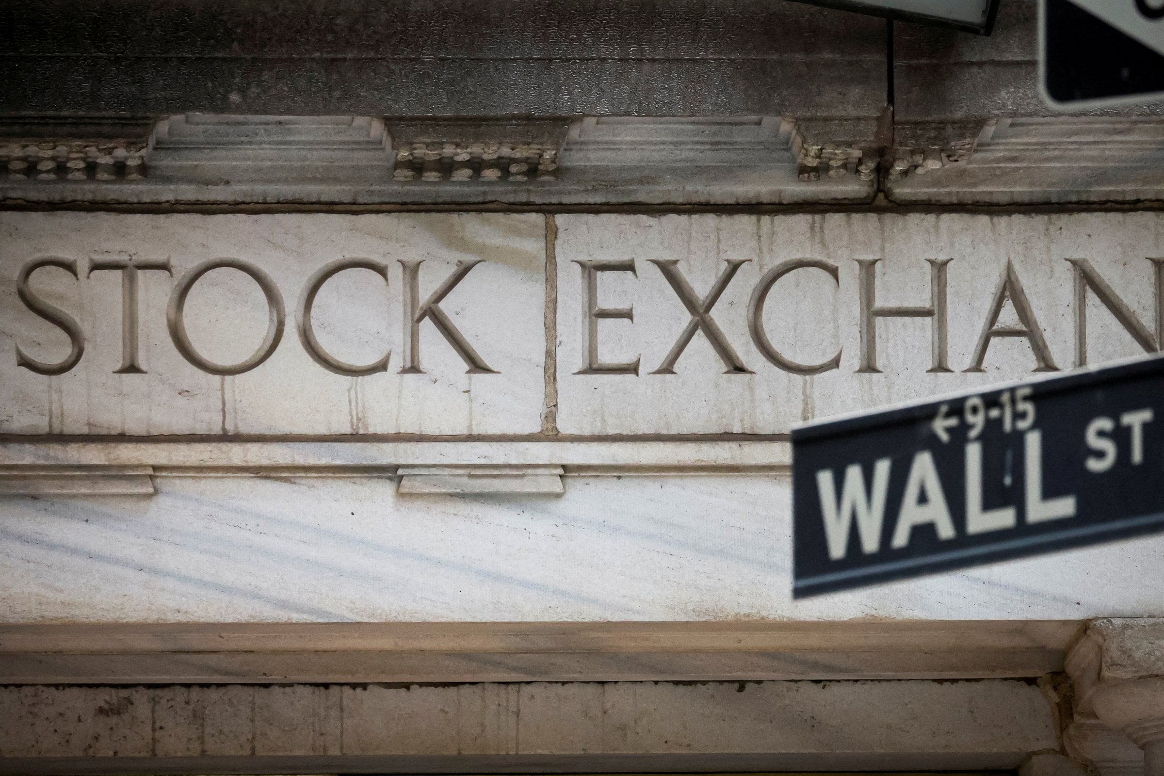 Fall på Wall Street etter oljeprishopp – Nvidia stiger etter tallslipp