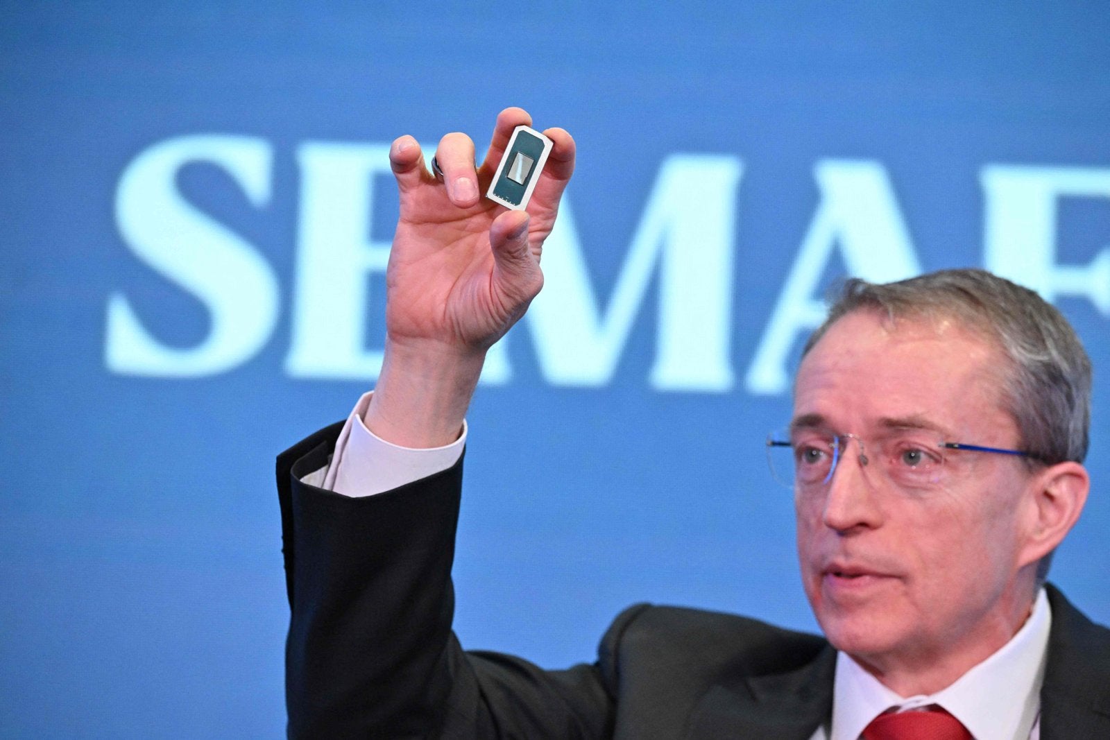 Nå skal kjempene forsvare kursen, midt i en global brikkekrise