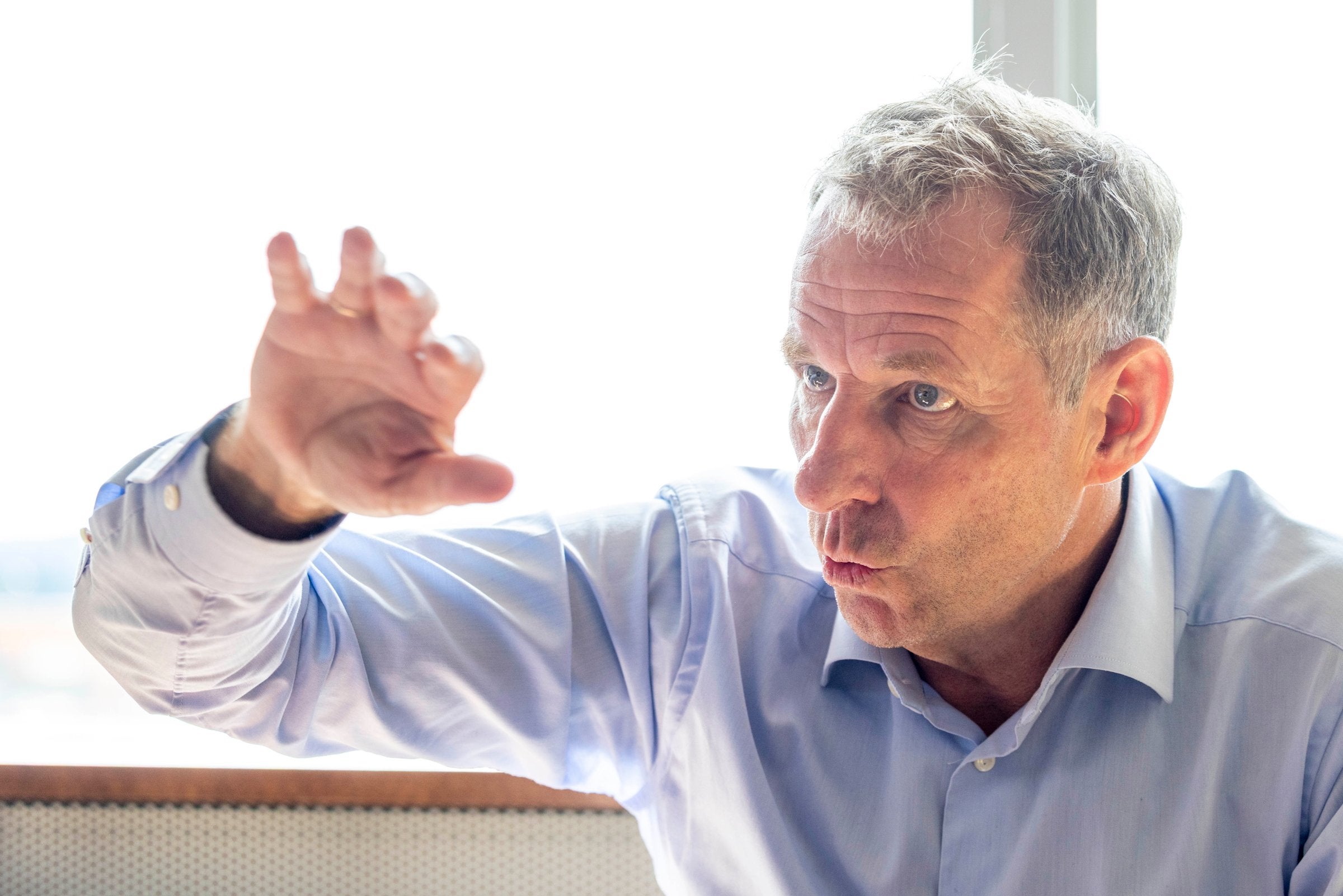 Analysesjef tror oljeprisen vil holde seg over 100 dollar de neste månedene