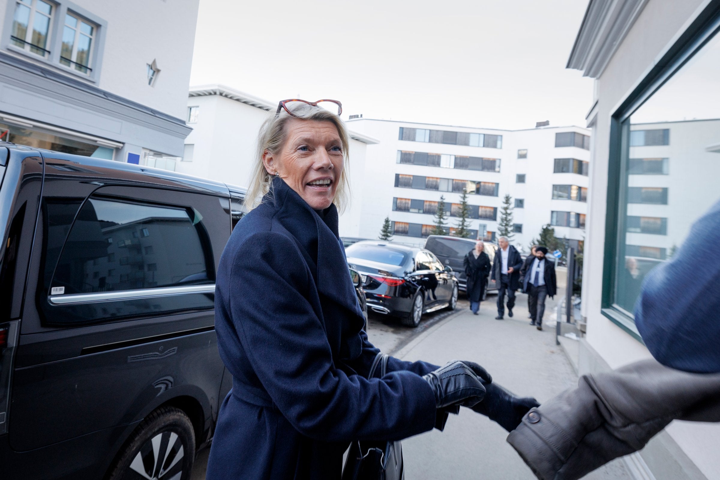 DNB deler ut 26,2 mrd. mens aksjen er nær toppnotering