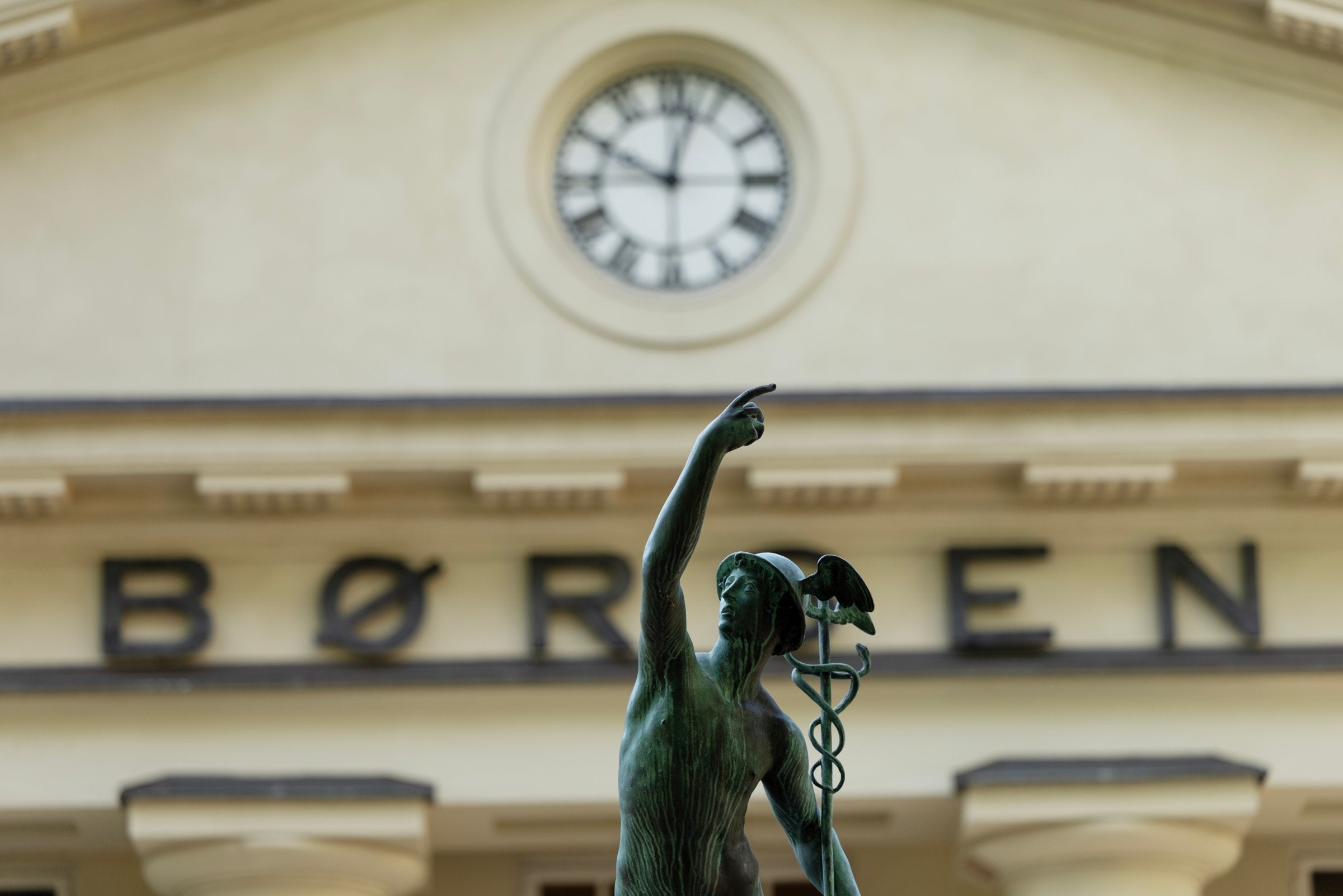 Oljeaksjer kollapser etter våpenhvile – Equinor stuper 12 prosent