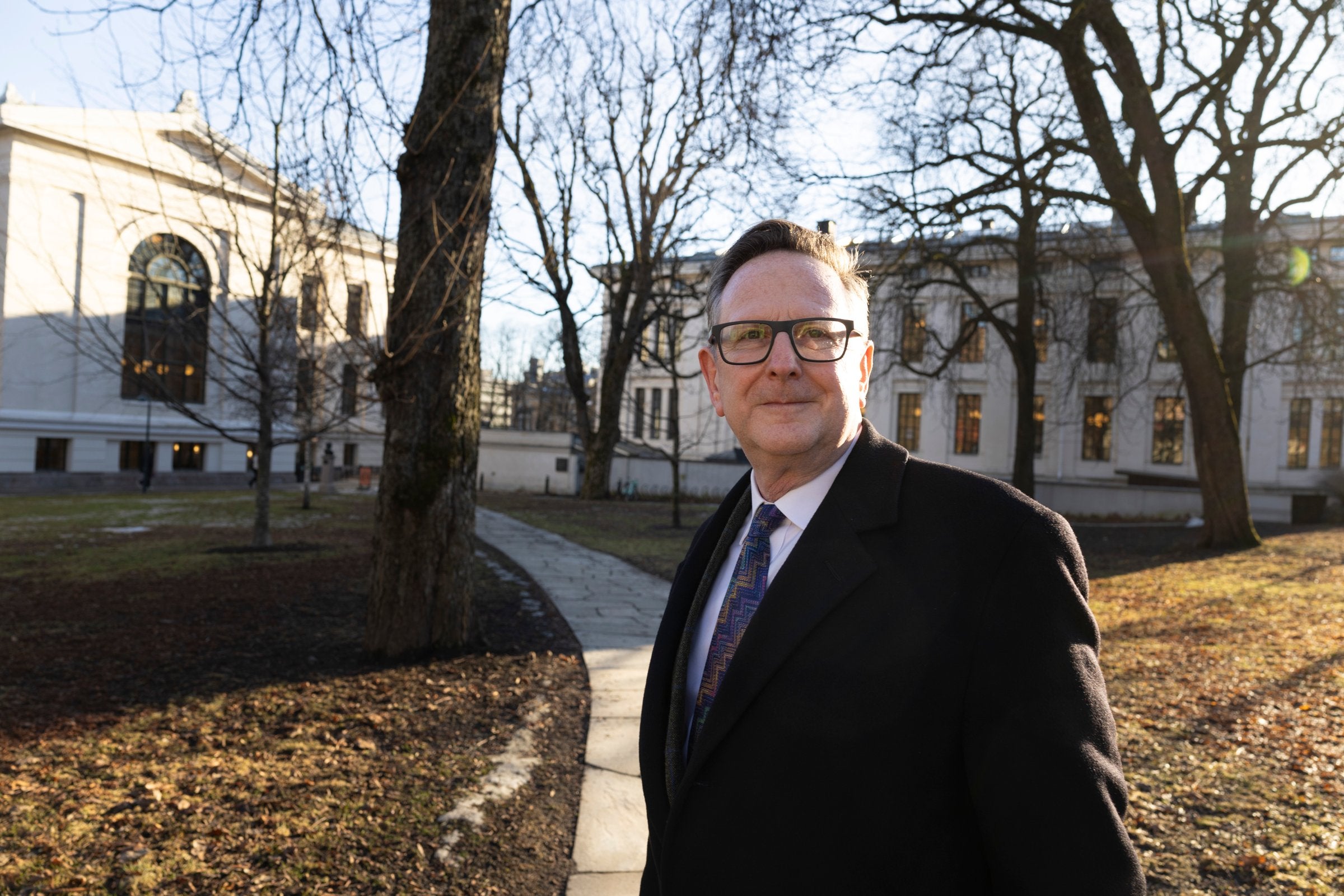 Folkerettsekspert om Iran-krigen: – Selv om du mener det er «woke», er det likevel en krigsforbrytelse