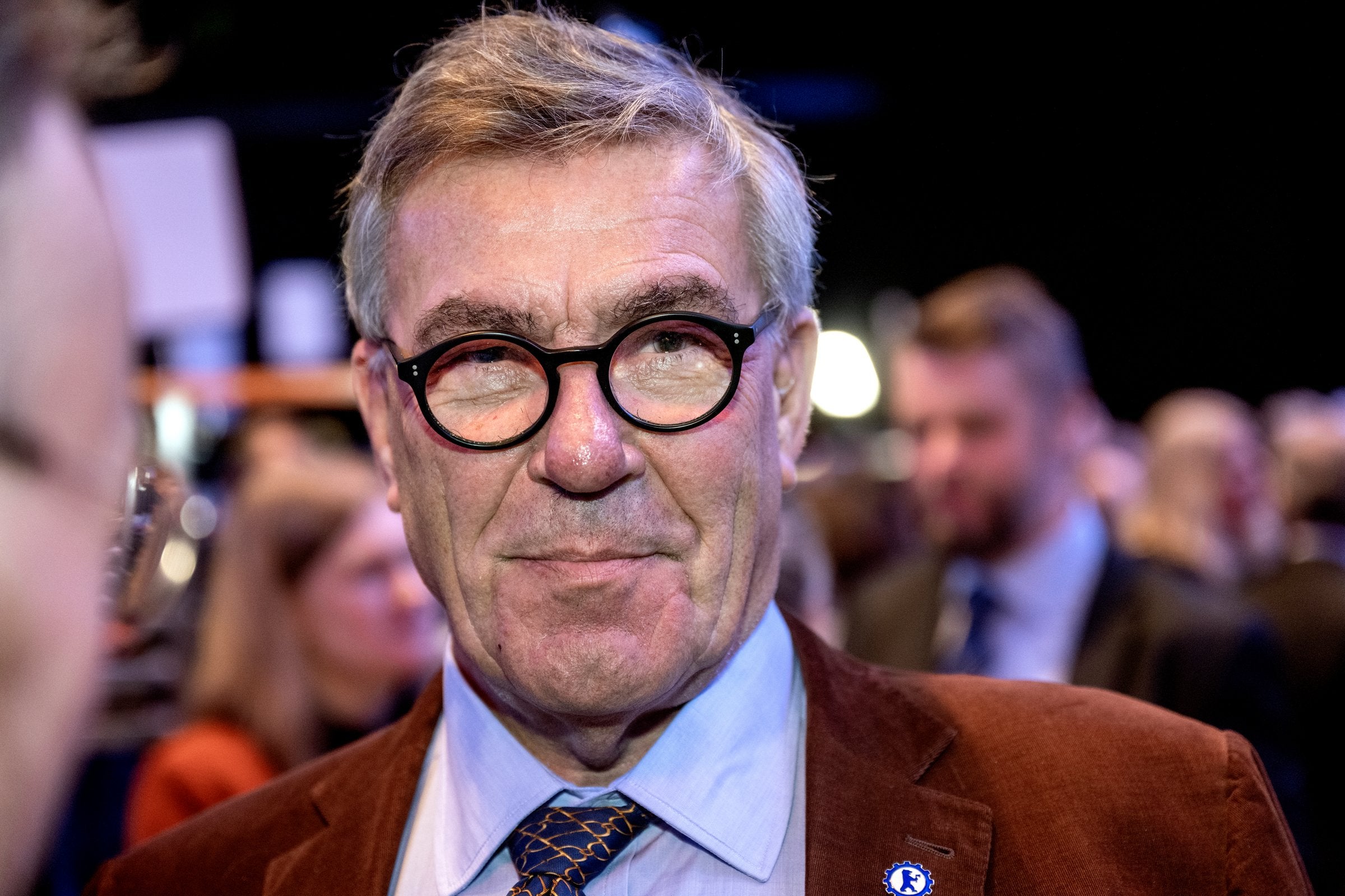 Hagen sluser nye 200 mill. til Sveits | DN