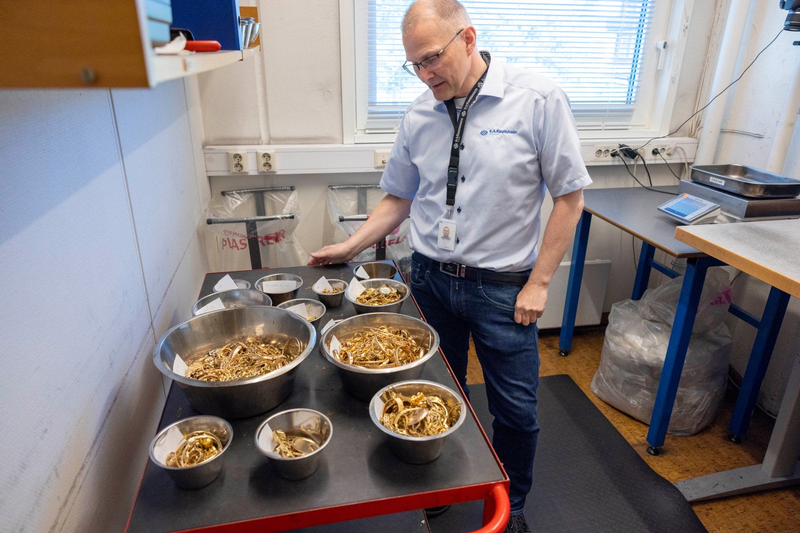 Rush hos gullsmelter: – Særlig de med dårlig råd som selger | DN