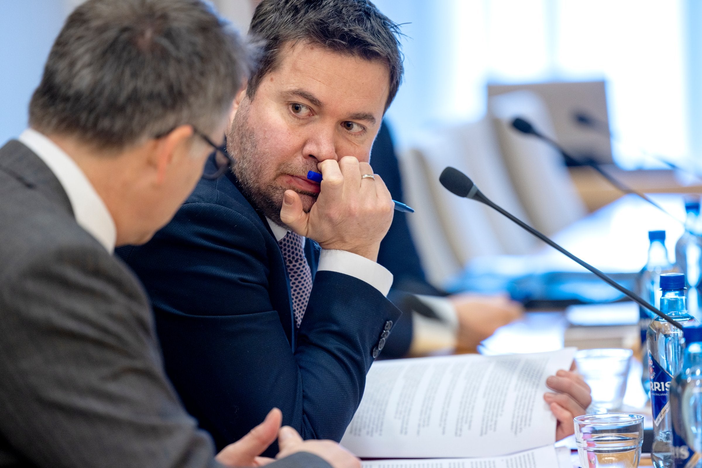Sp-topp frykter for norske arbeidsplasser, mener regjeringen tenker mer på EU enn Norge