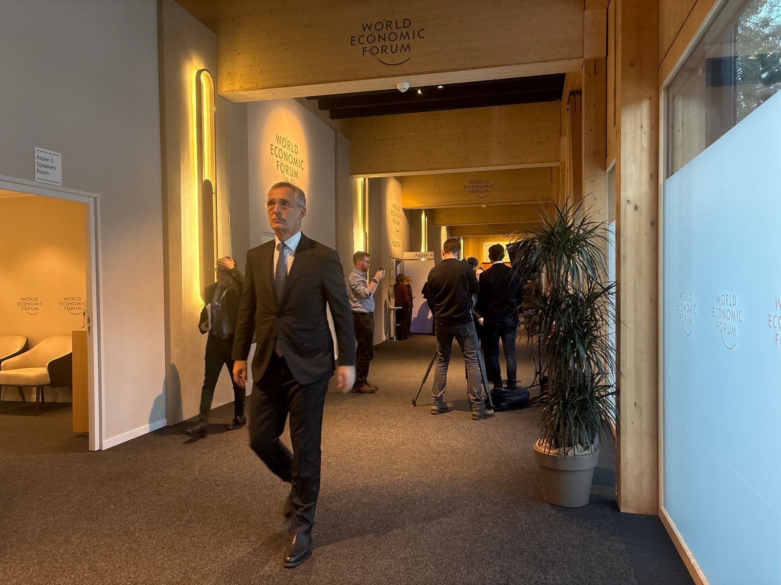 Trump vil ikke bruke makt på Grønland: – En viktig avklaring, sier Stoltenberg