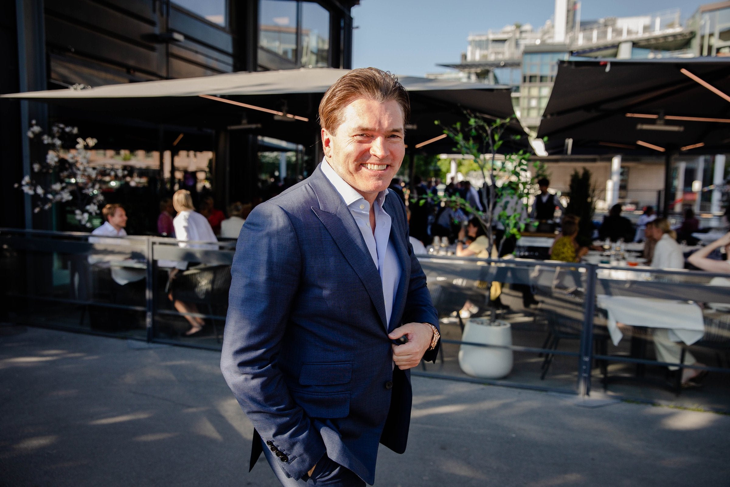 Arne Fredly henter to analytikere