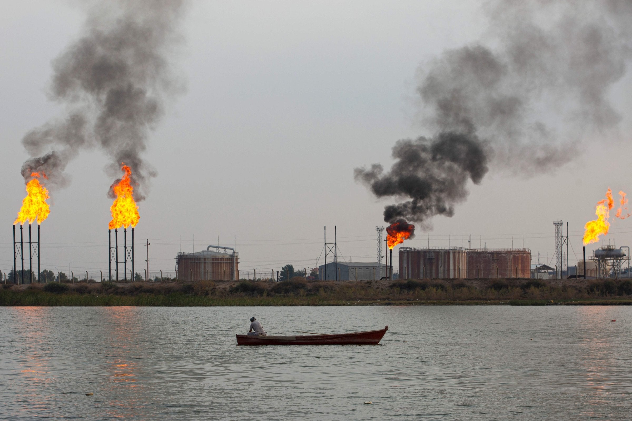 Global flaring rises again on ‘lack of commitment’, says World Bank ...