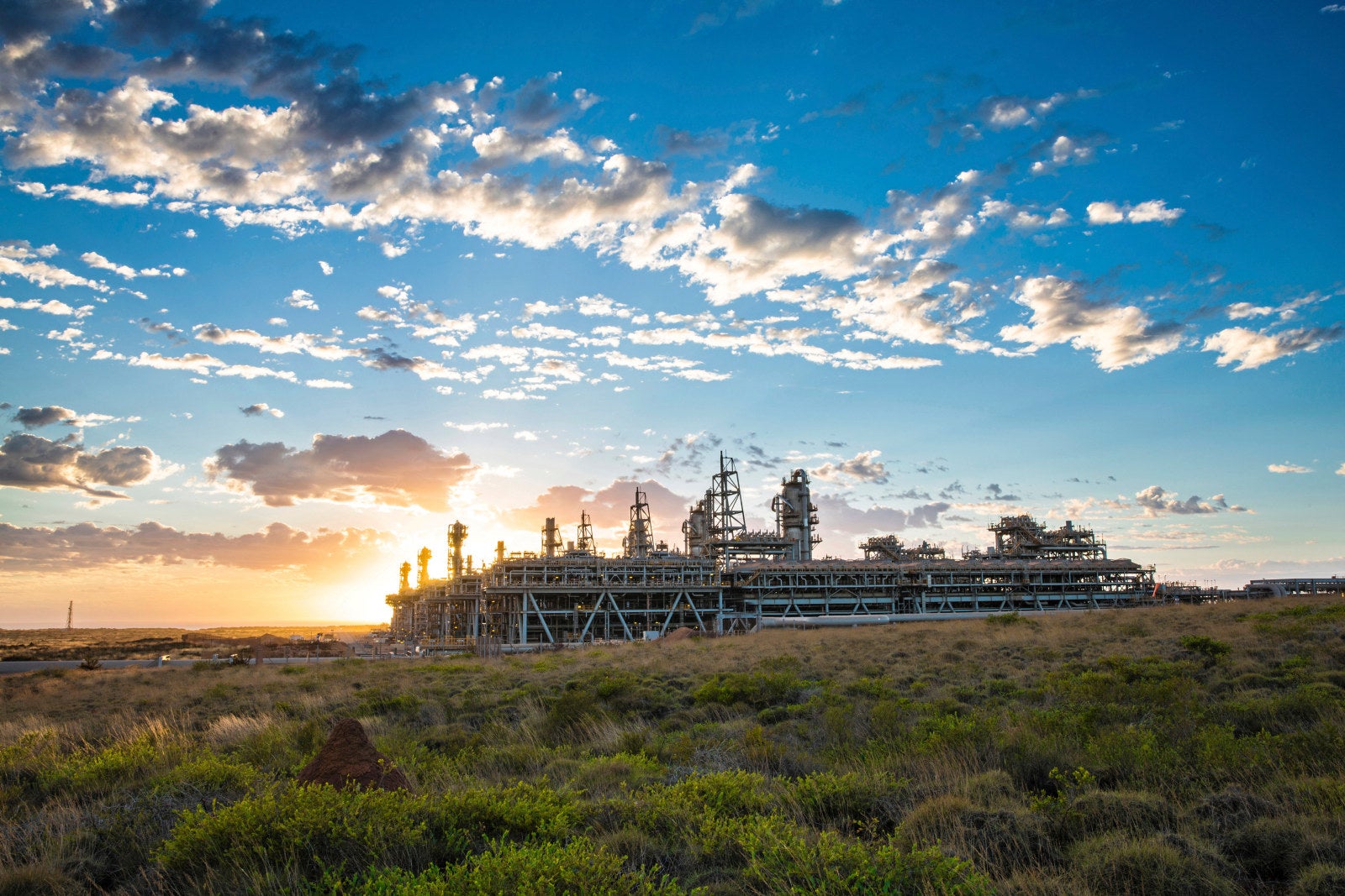 Chevron dishes out contract covering its Australian LNG facilities ...