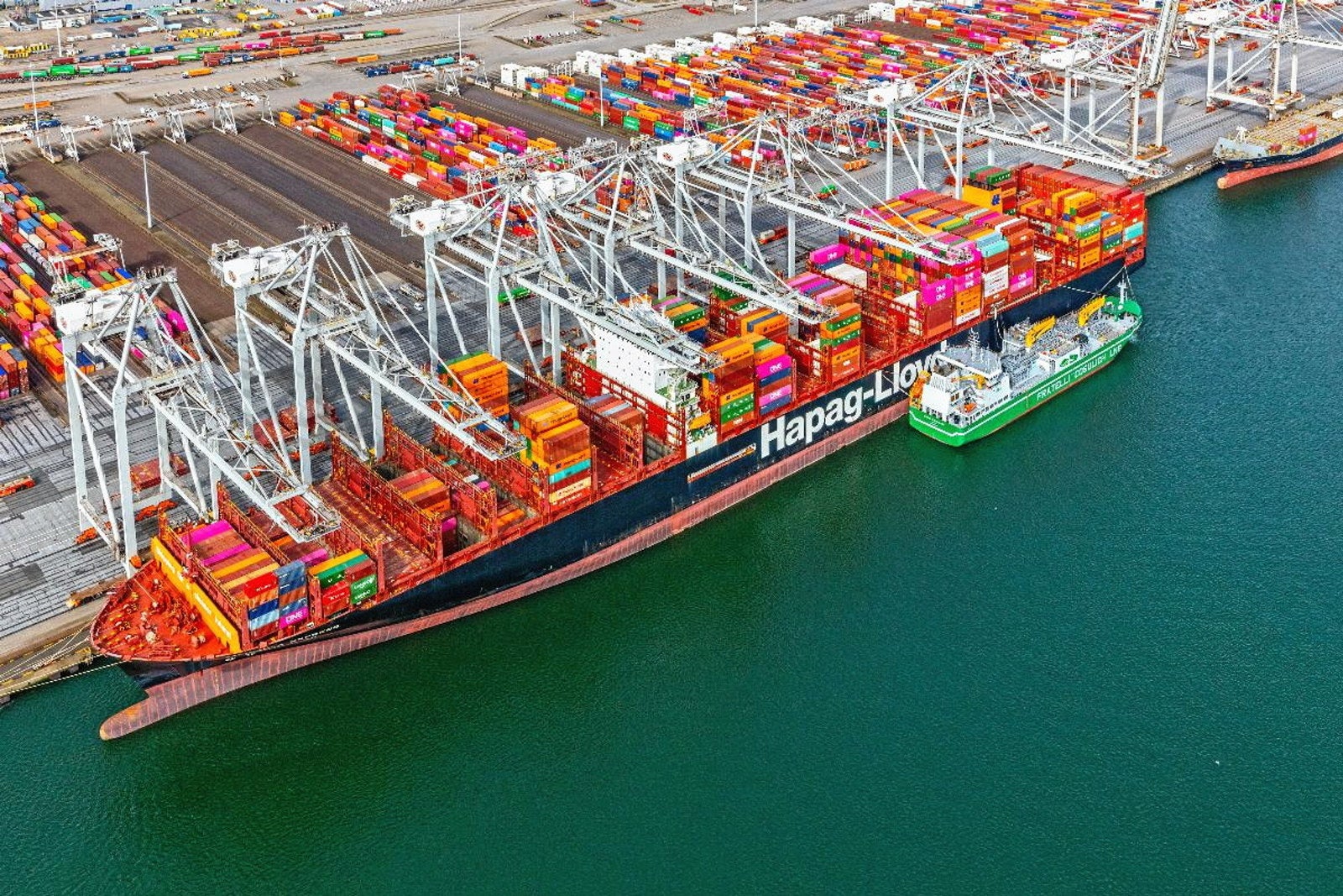 Hapag-Lloyd fuels up boxship with biggest bio-LNG bunkering to date