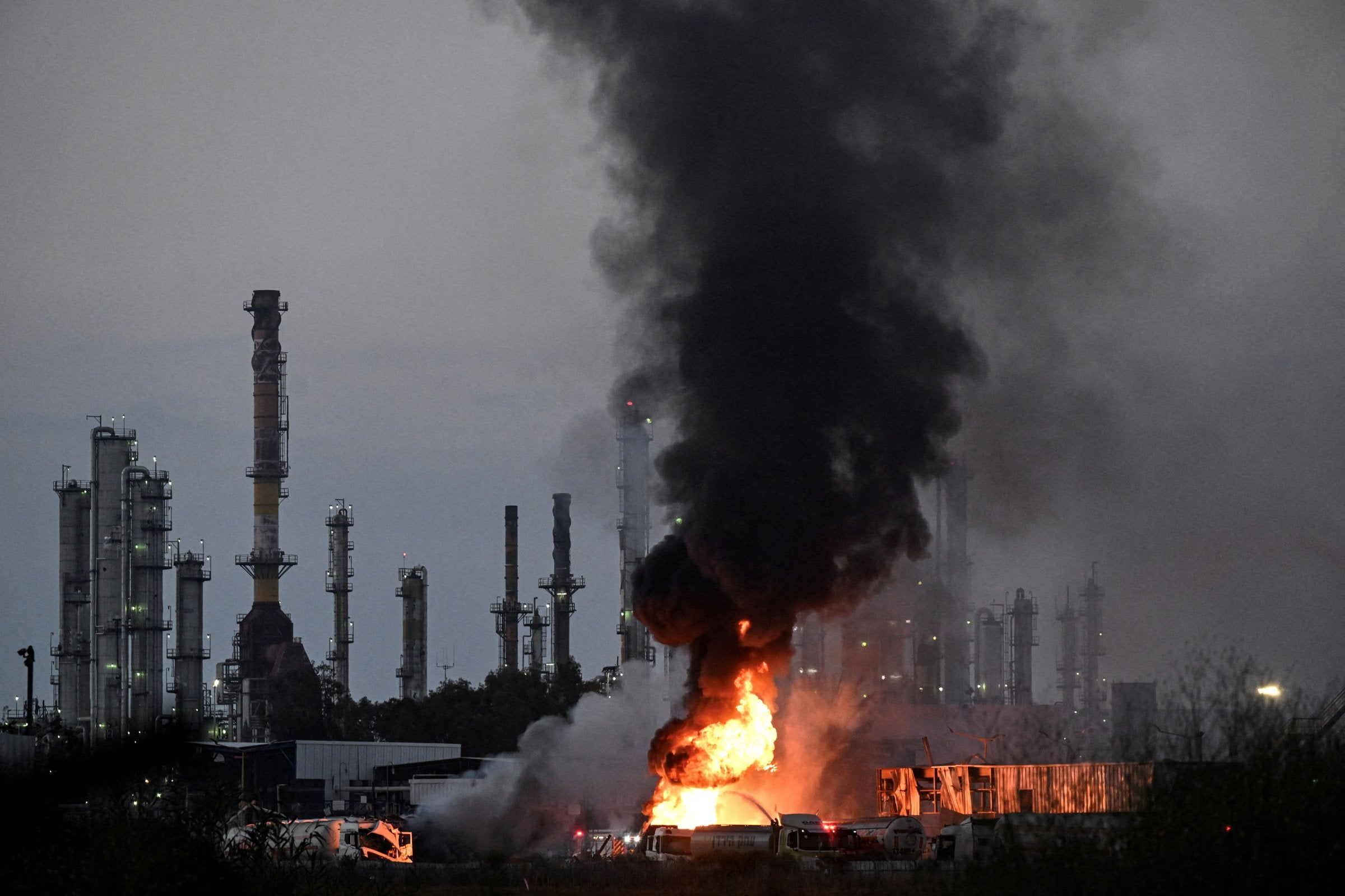 Oil falls, gas rises as Israel-Iran conflict drags into fourth day ...