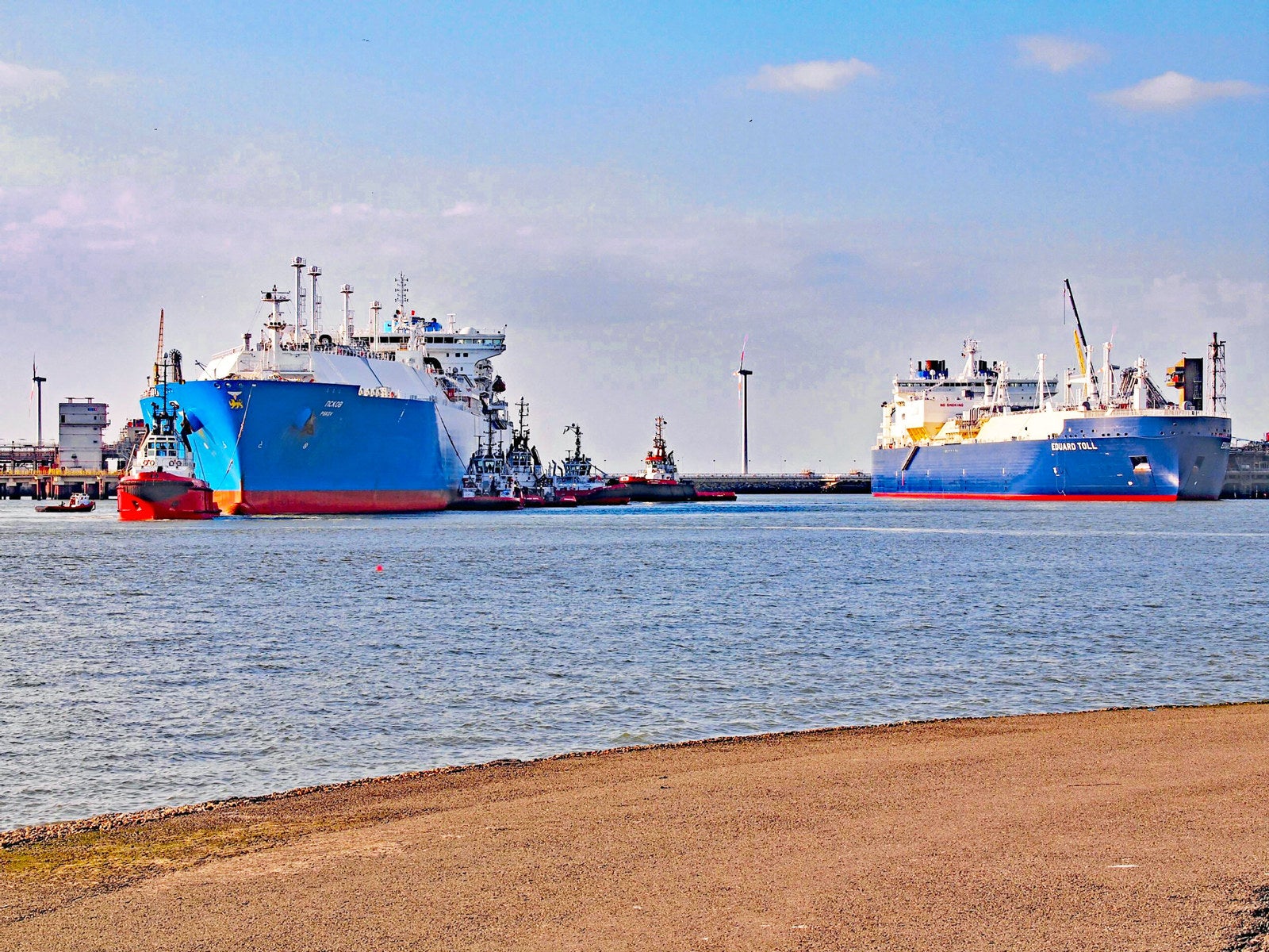 Russian LNG cargoes head to Europe as West starts to ramp up sanctions