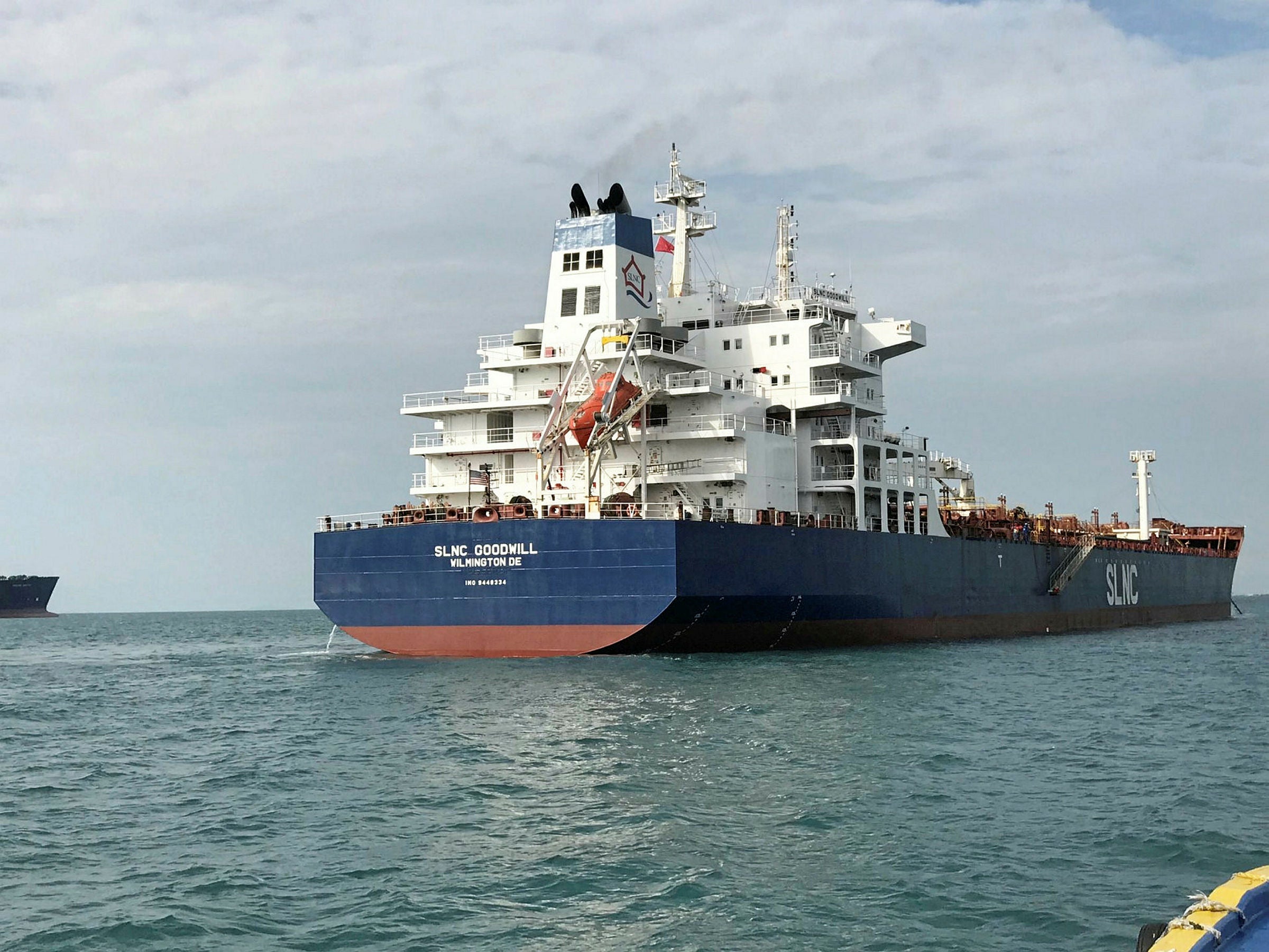 US military ties-up commercial tanker trio at healthy rates