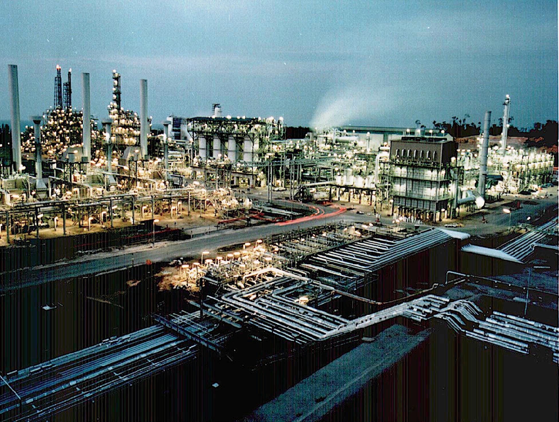 Shell caught in Malaysian political gas spat, gets temporary injunction ...