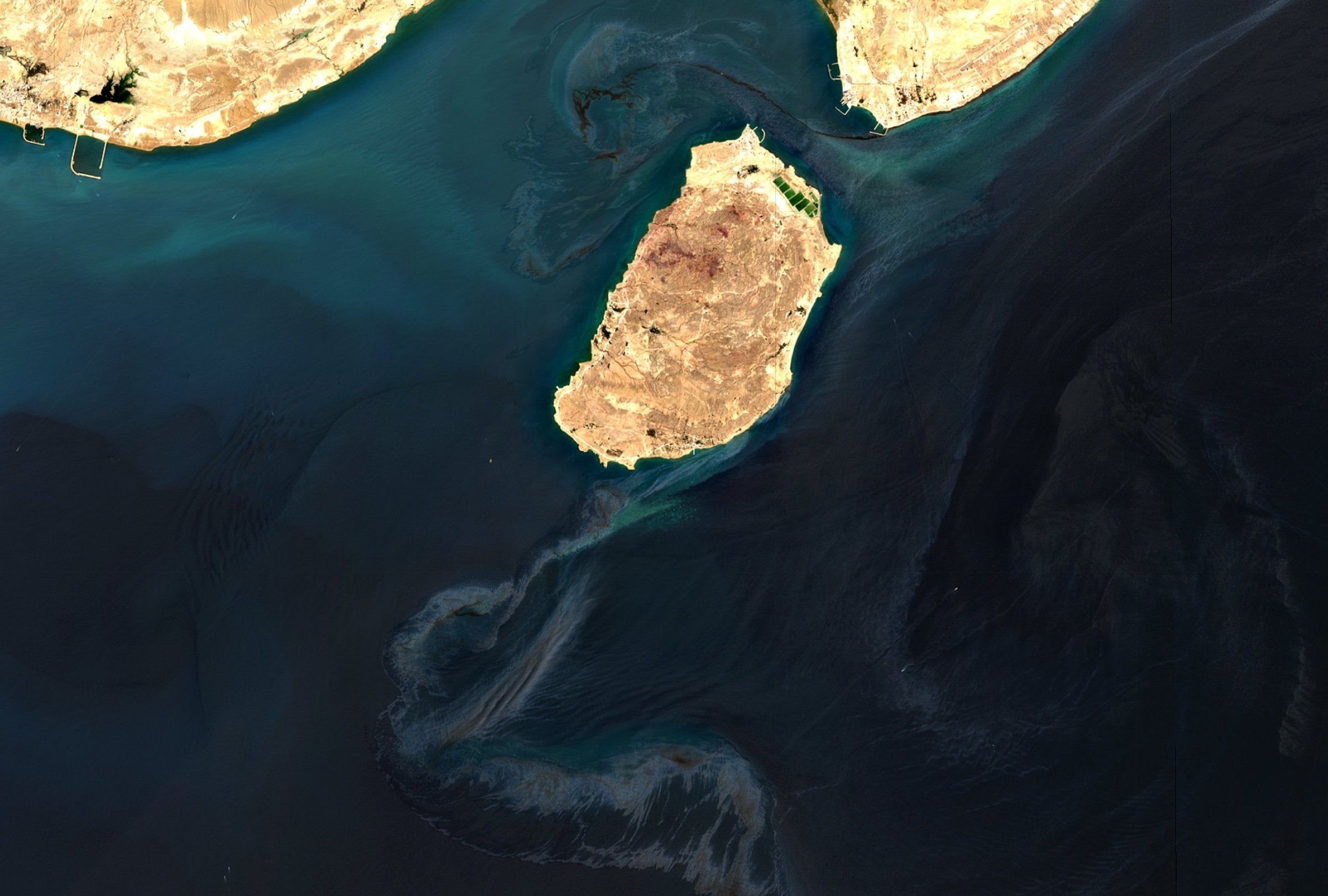 Tehran demands compensation over oil spill tied to Iranian strike