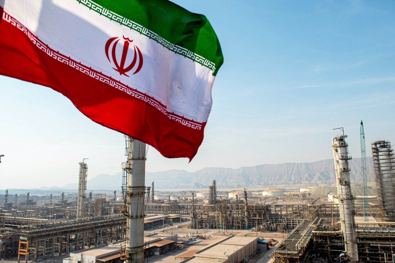 US lawmakers back tougher sanctions on Iranian shipping