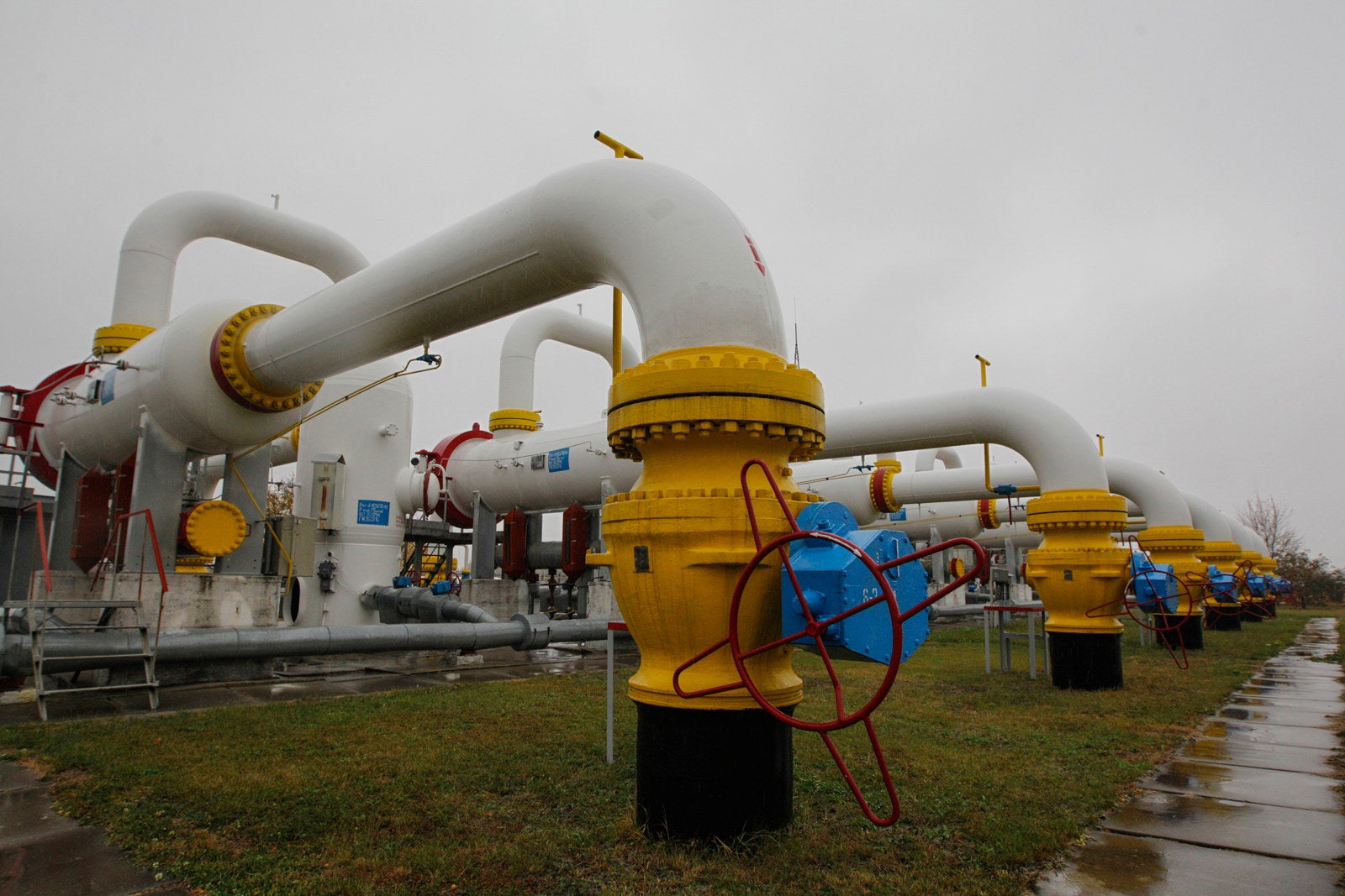Gazprom tells Ukraine to back off court case or face halt to gas ...