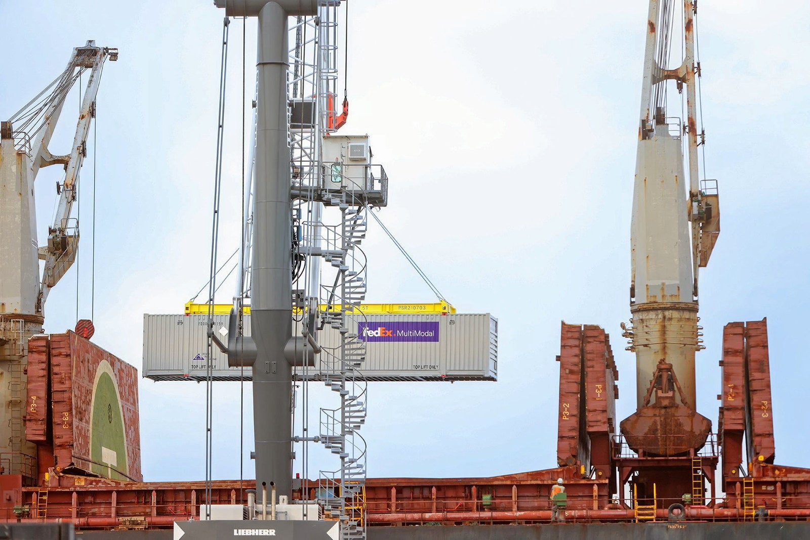 Genco bulker delivers first FedEx containers from China