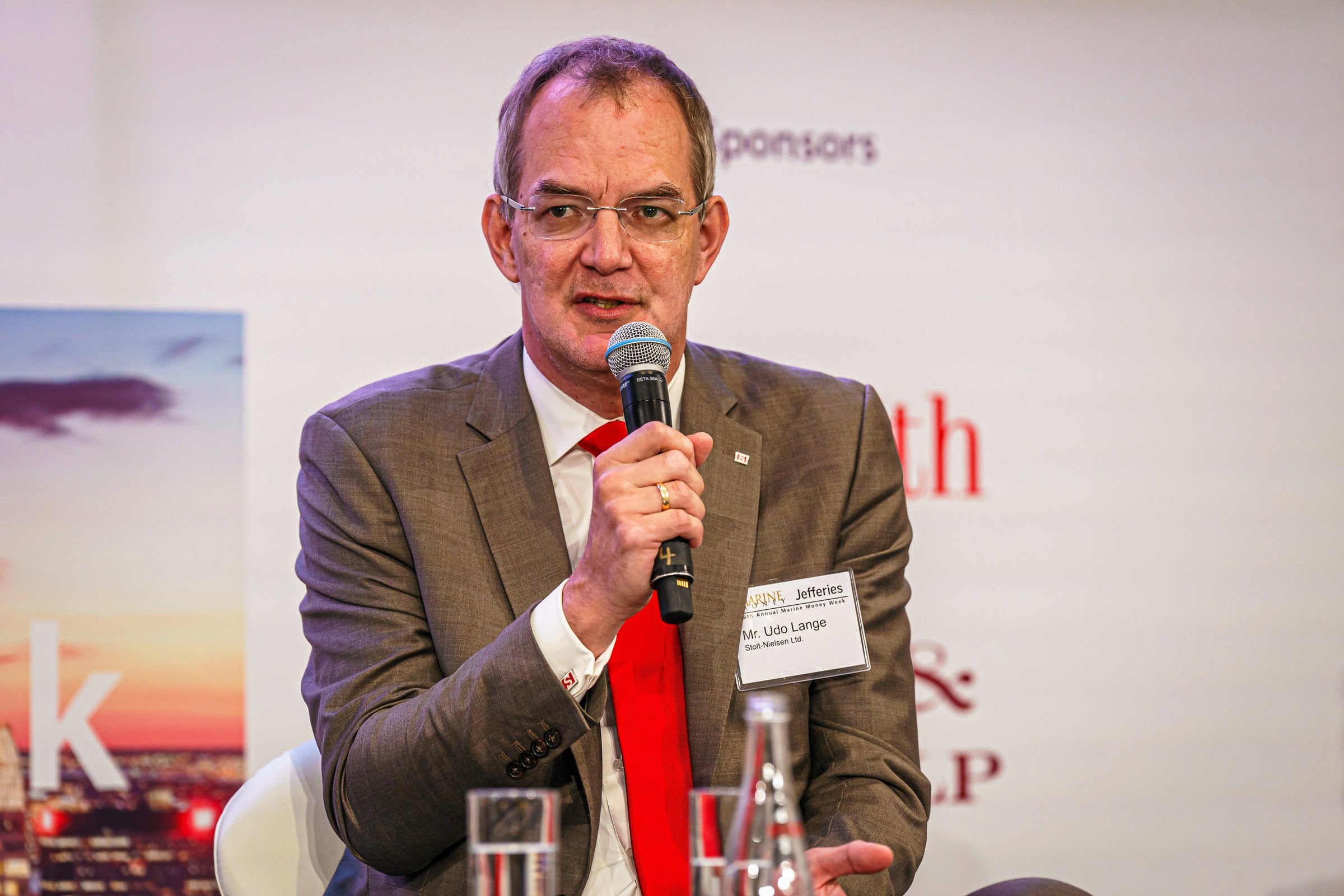 Stolt-Nielsen takes full control of Avenir LNG and pursues delisting