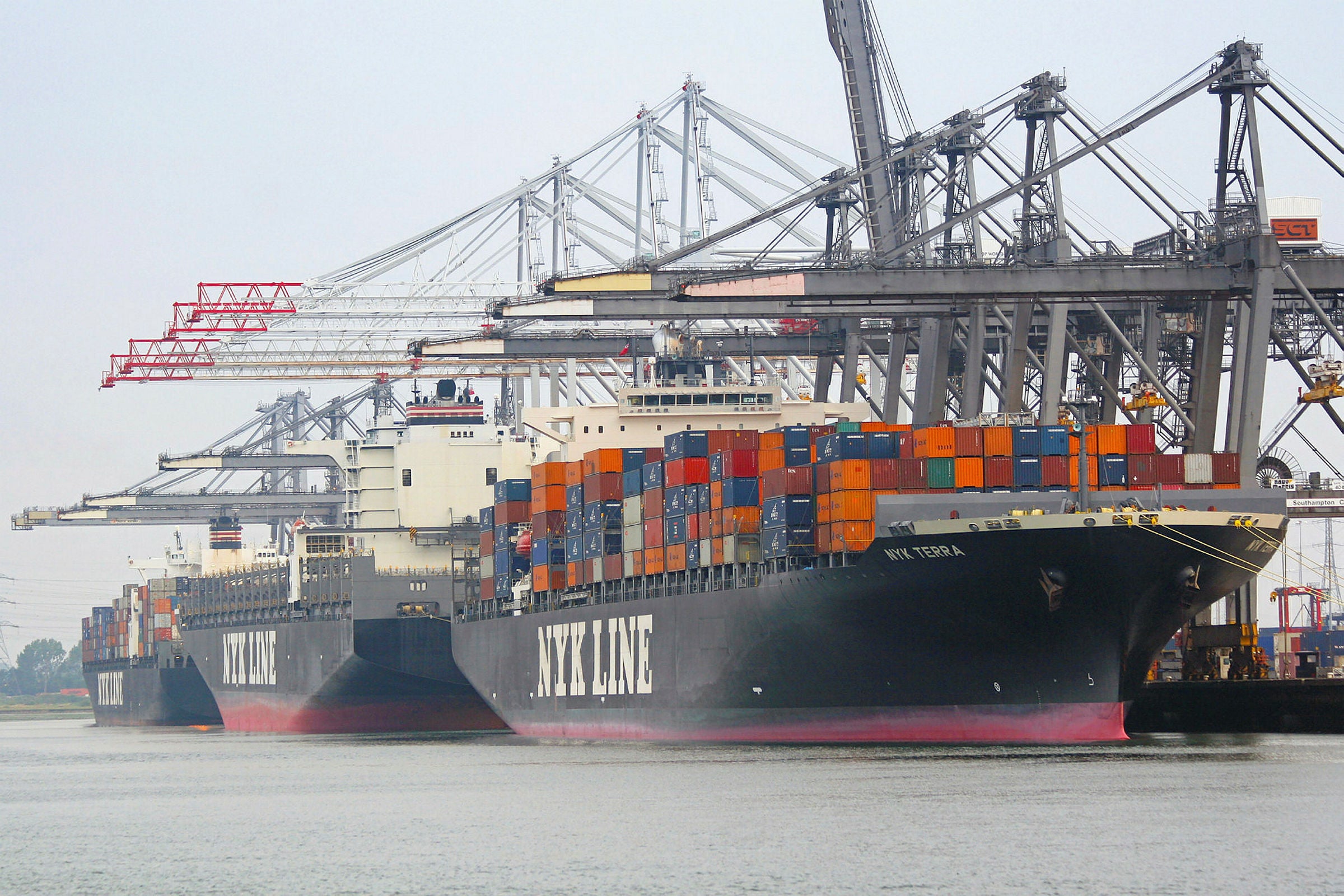 Container lines opt for ‘tandem sailing’