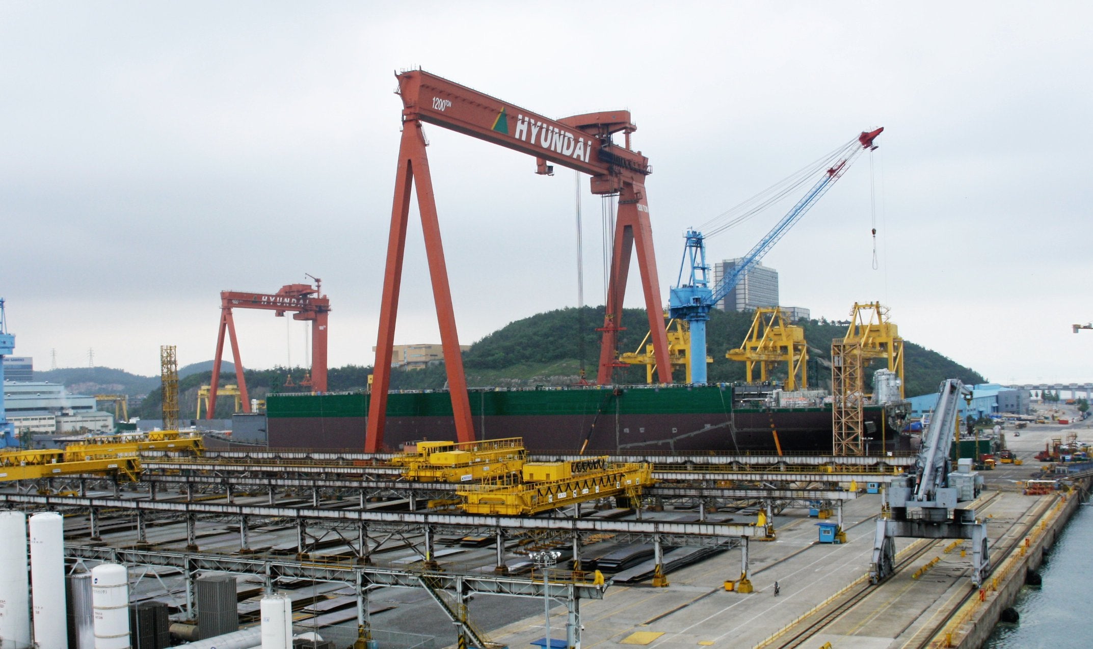 Hyundai yard inked suezmax tanker newbuildings worth close to $174m